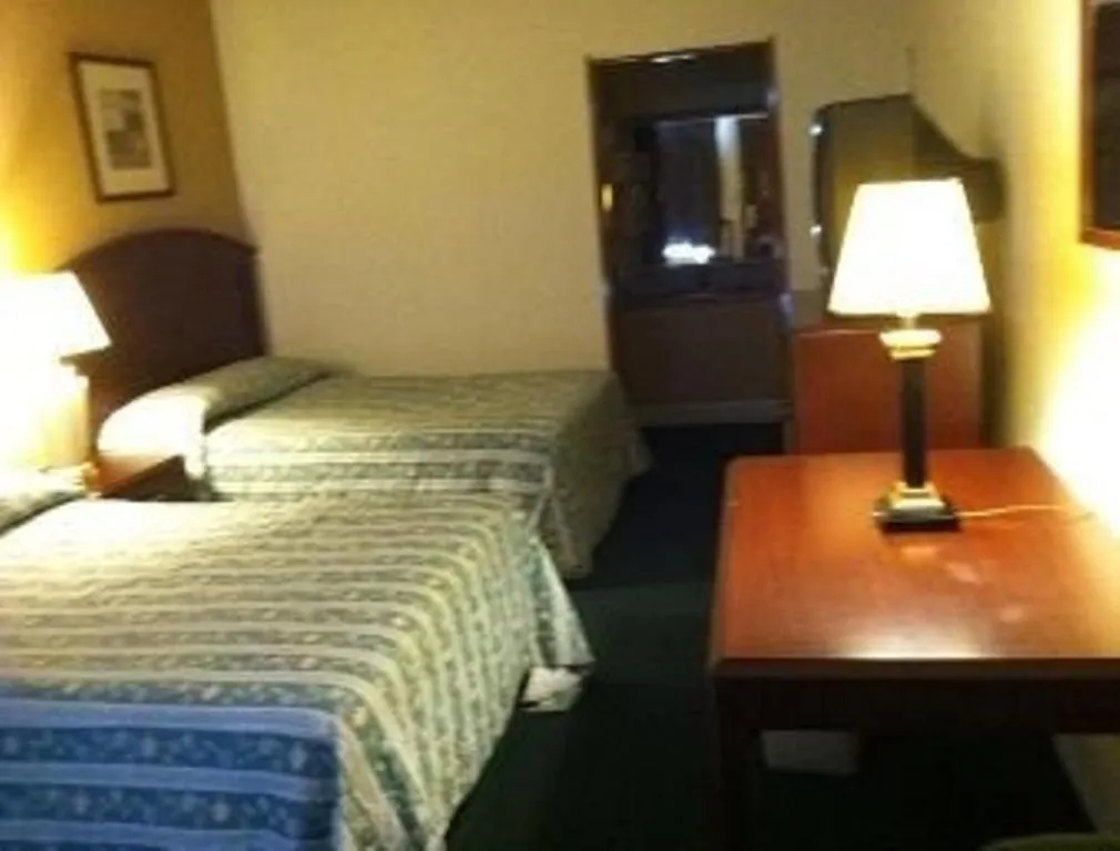 Bedroom in Express Inn Thomson