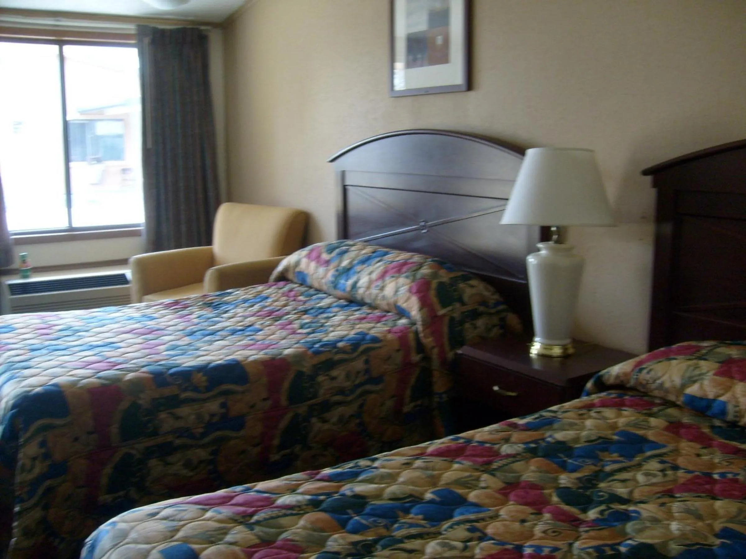 Bedroom in Express Inn Thomson