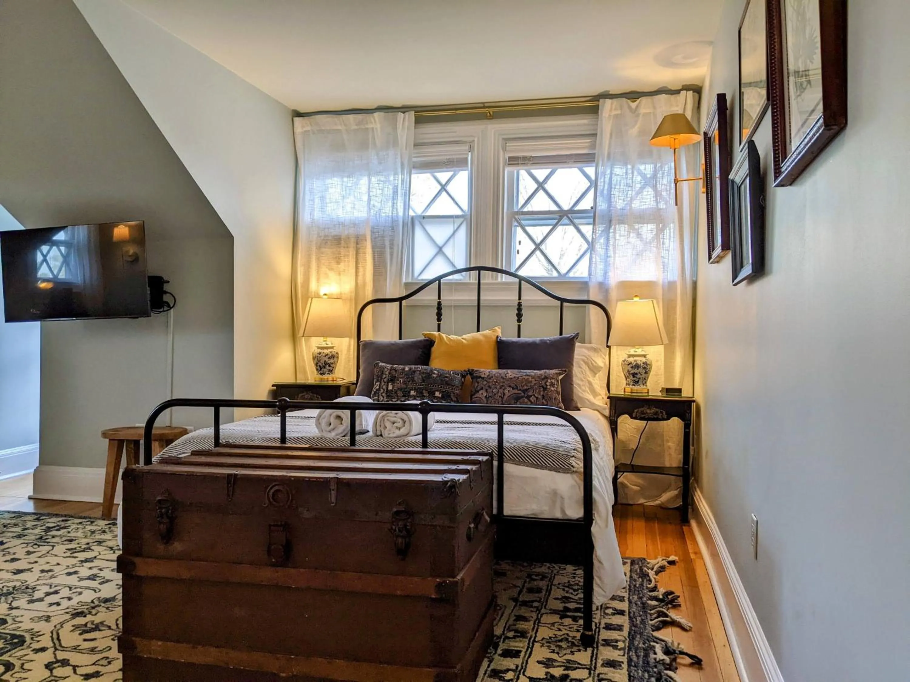 Bed in Stanton House Inn