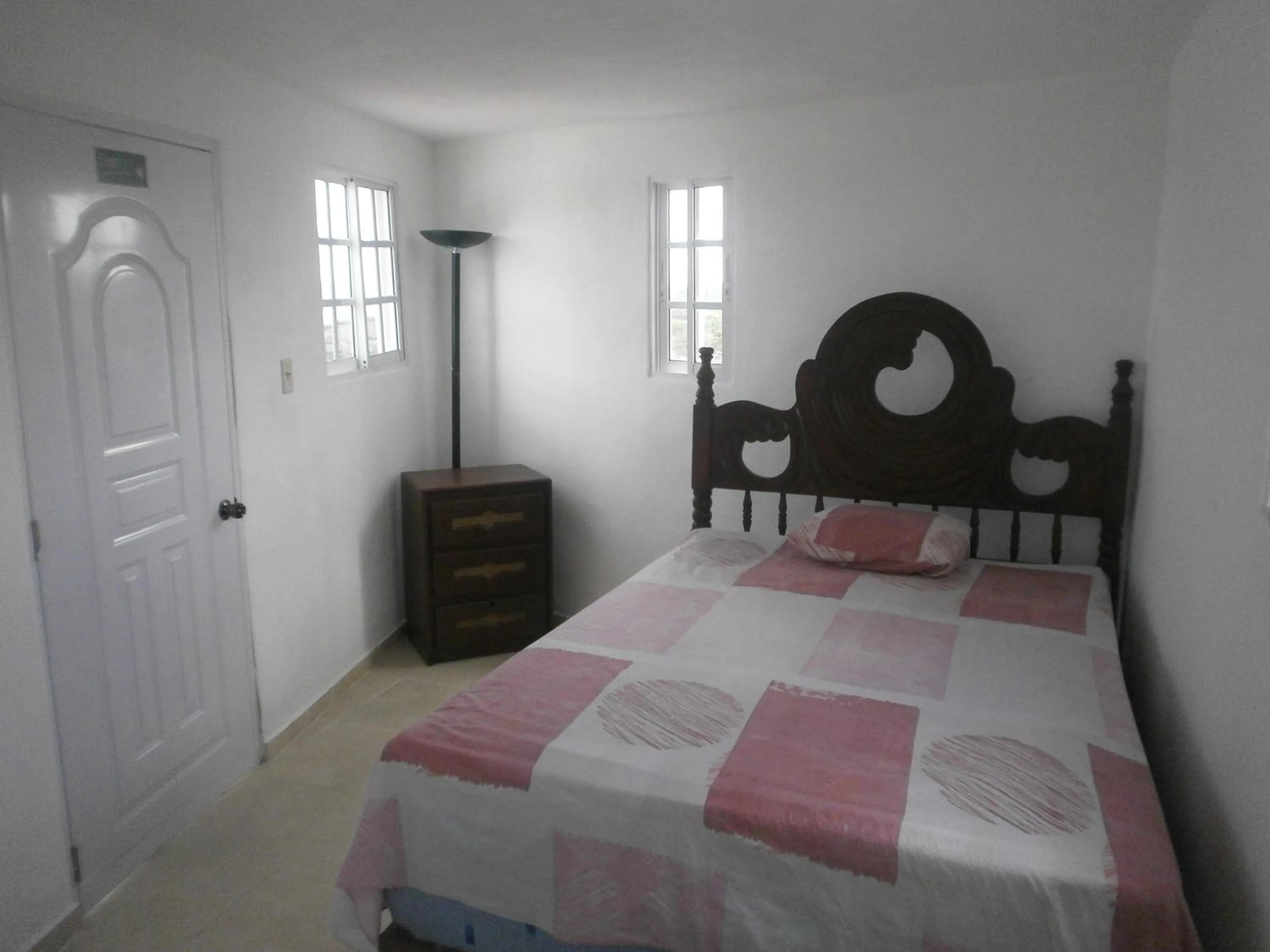 Shower, Bed in Guesthouse Villa La Isla