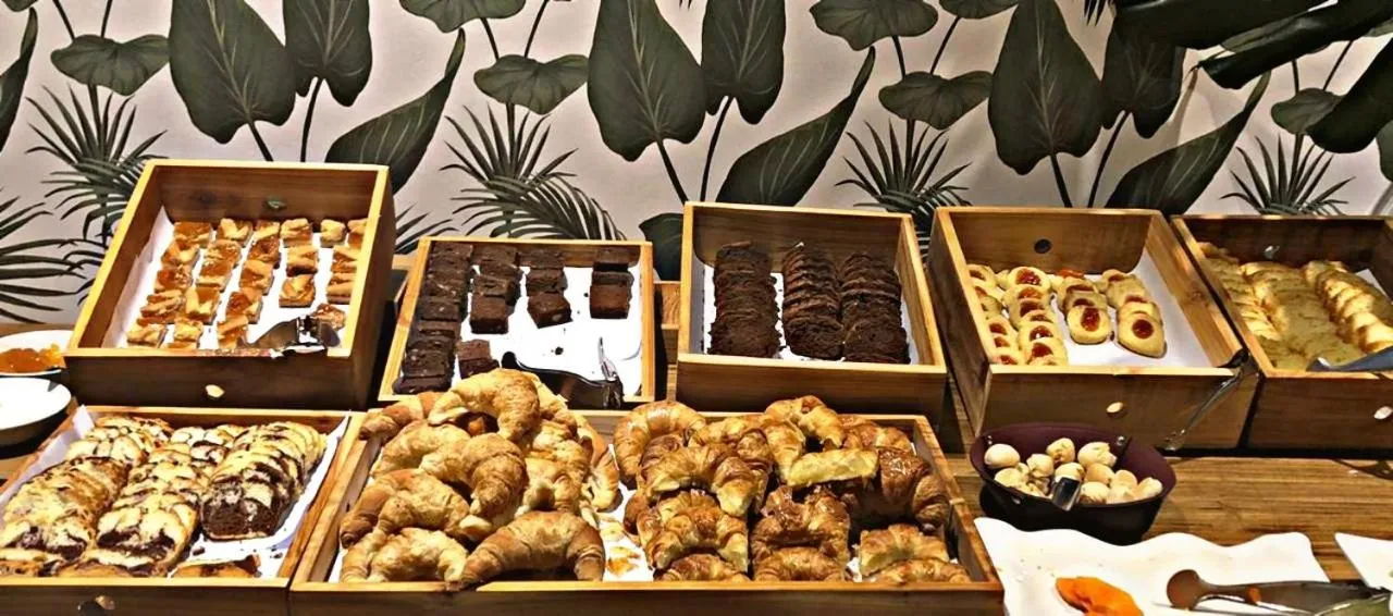 Buffet breakfast in O2 Hotel Iguazu