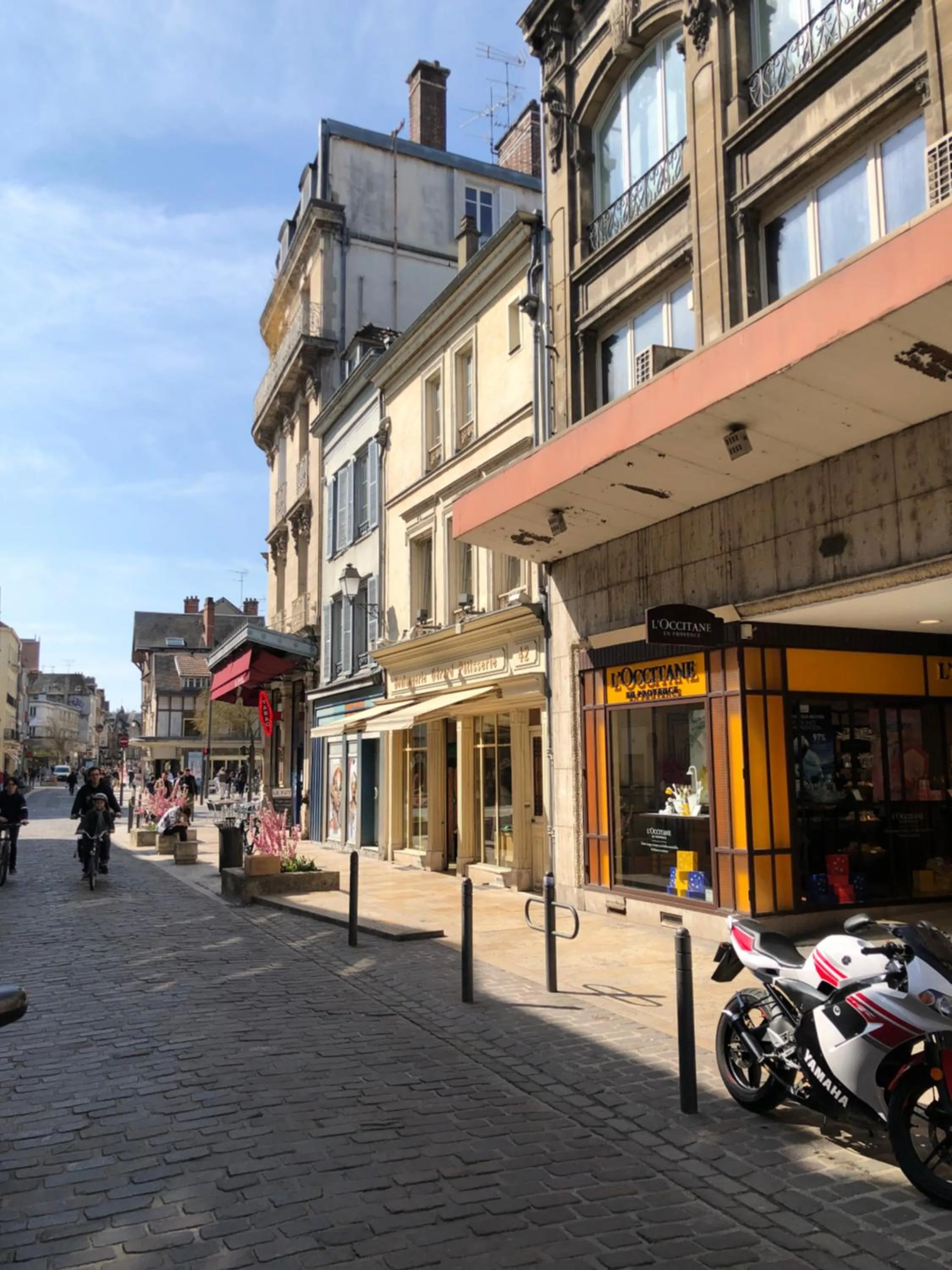 Property building in Le Charmant Zola Hyper Centre classé