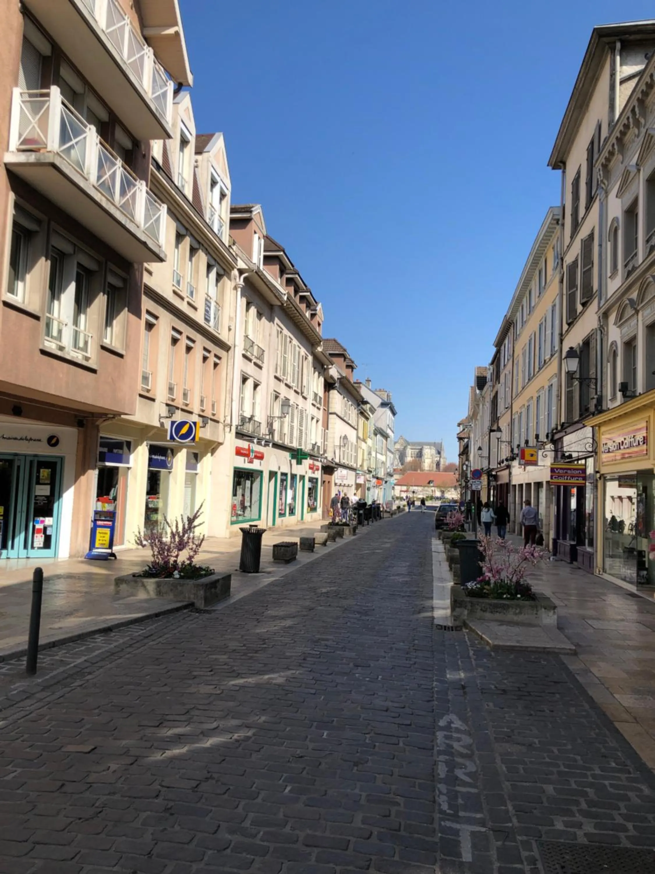 Property building in Le Charmant Zola Hyper Centre classé