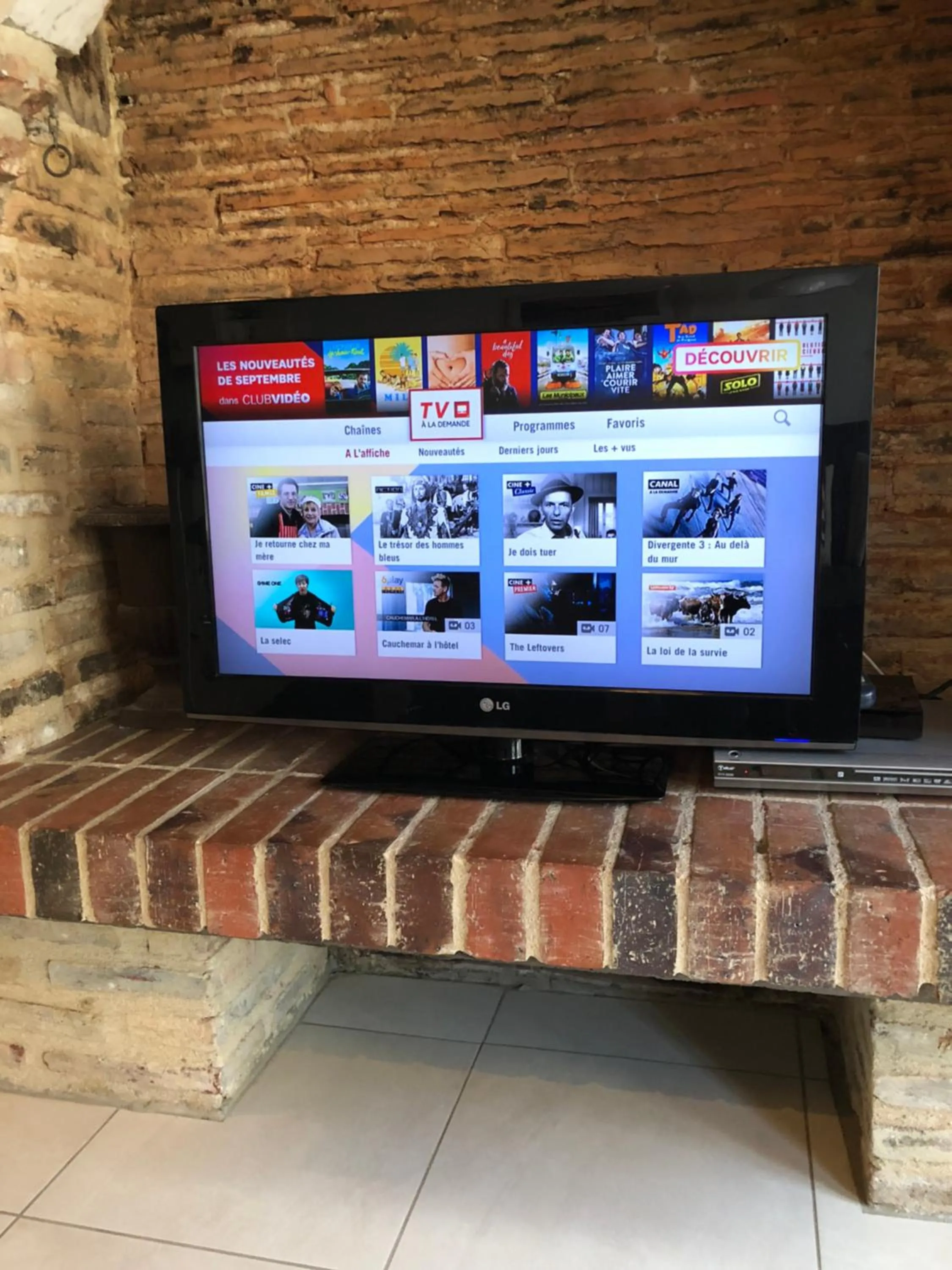 TV and multimedia in Le Charmant Zola Hyper Centre classé