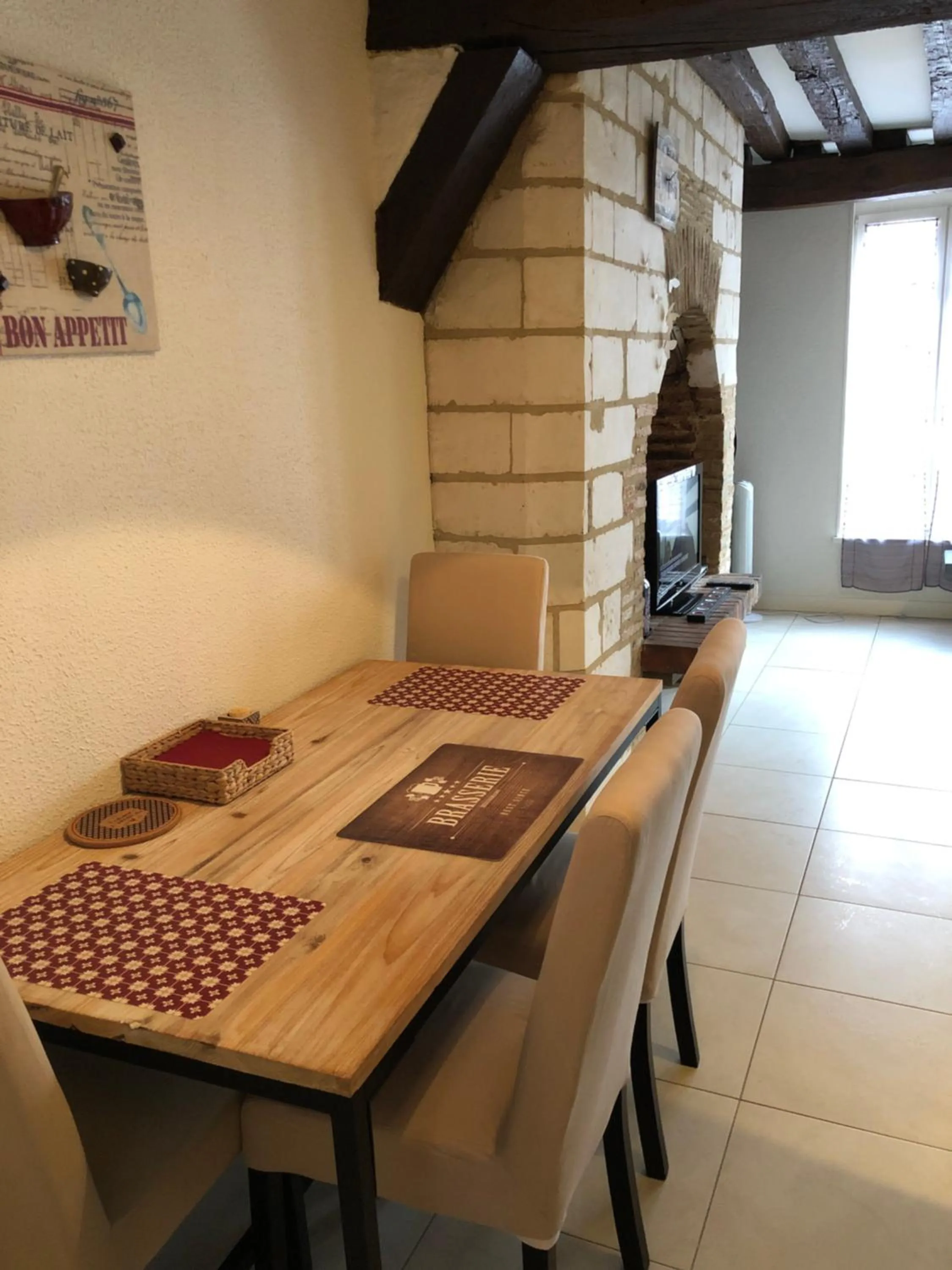Dining area in Le Charmant Zola Hyper Centre classé