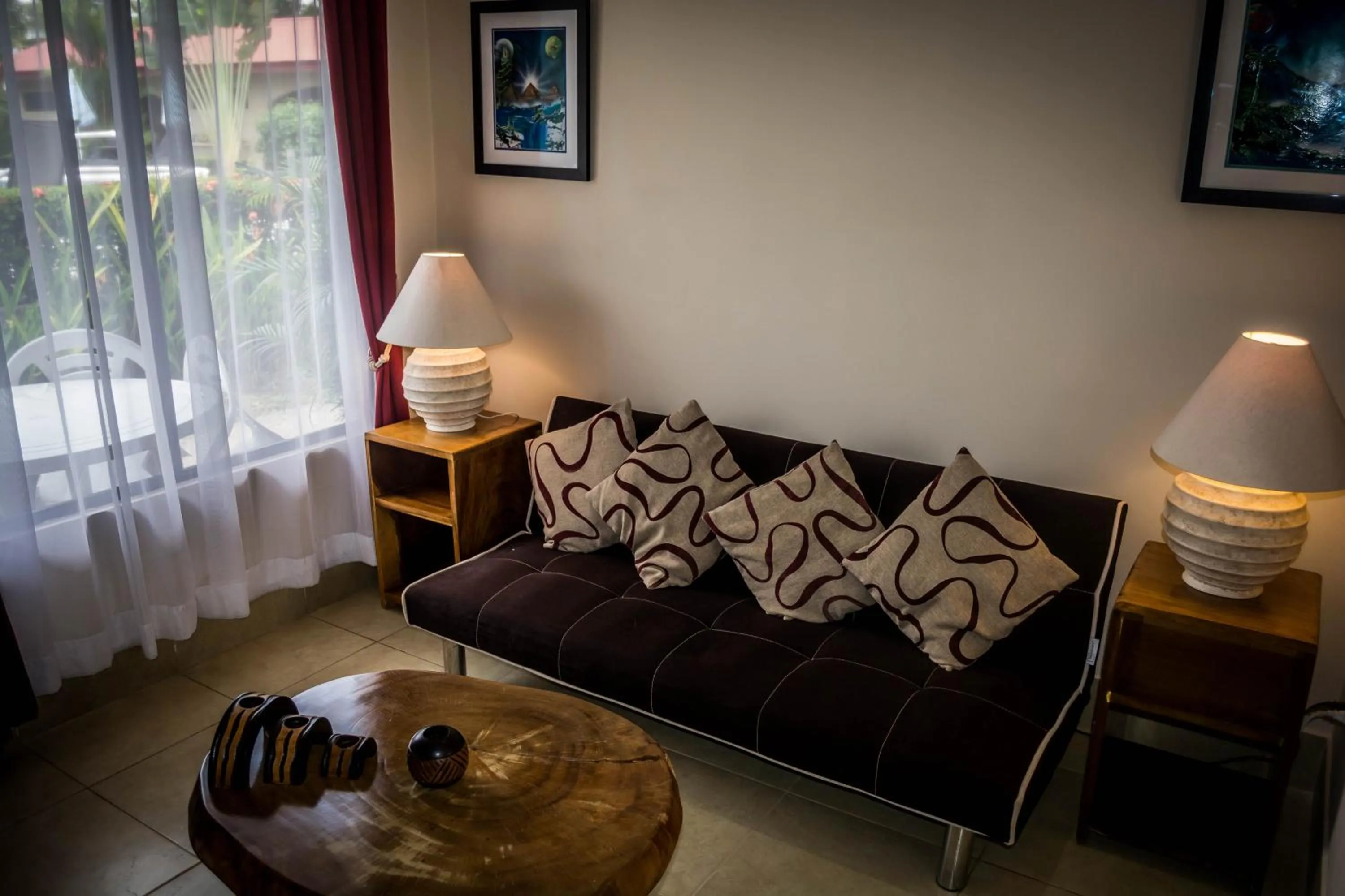 Communal lounge/ TV room in Villa Creole