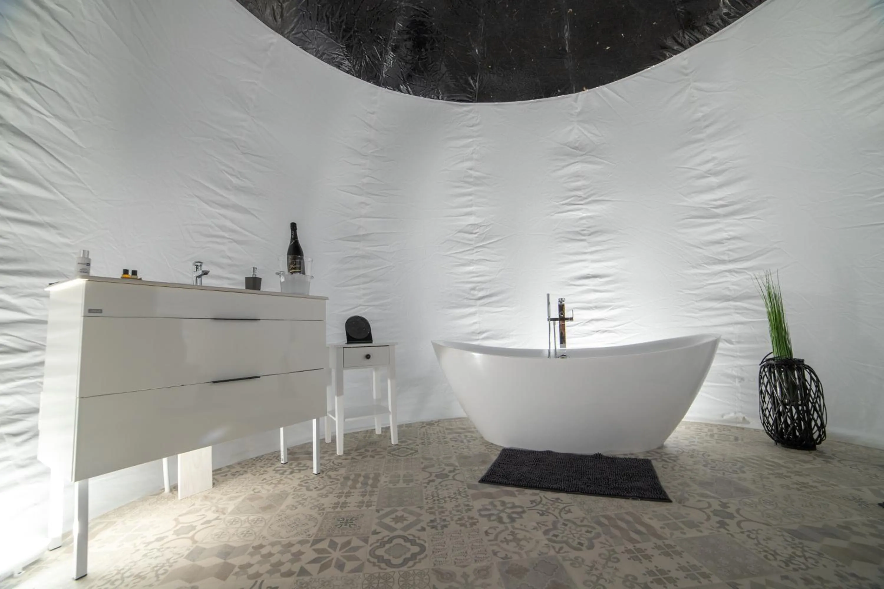 Bath in Nomad Hotel & Glamping