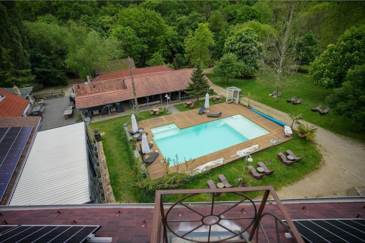 Nomad Hotel & Glamping