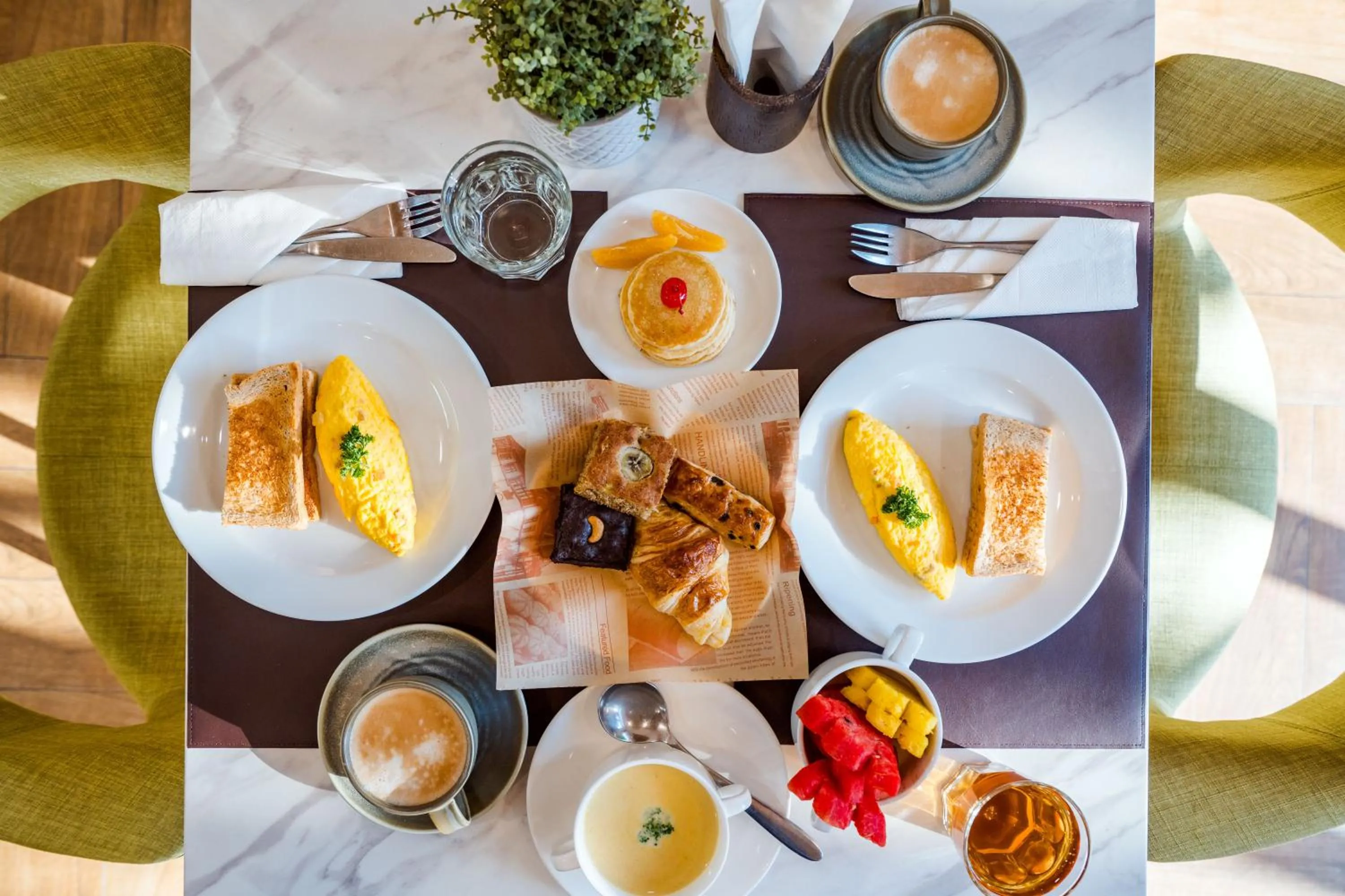 Restaurant/places to eat in Ayrest Hua Hin Hotel