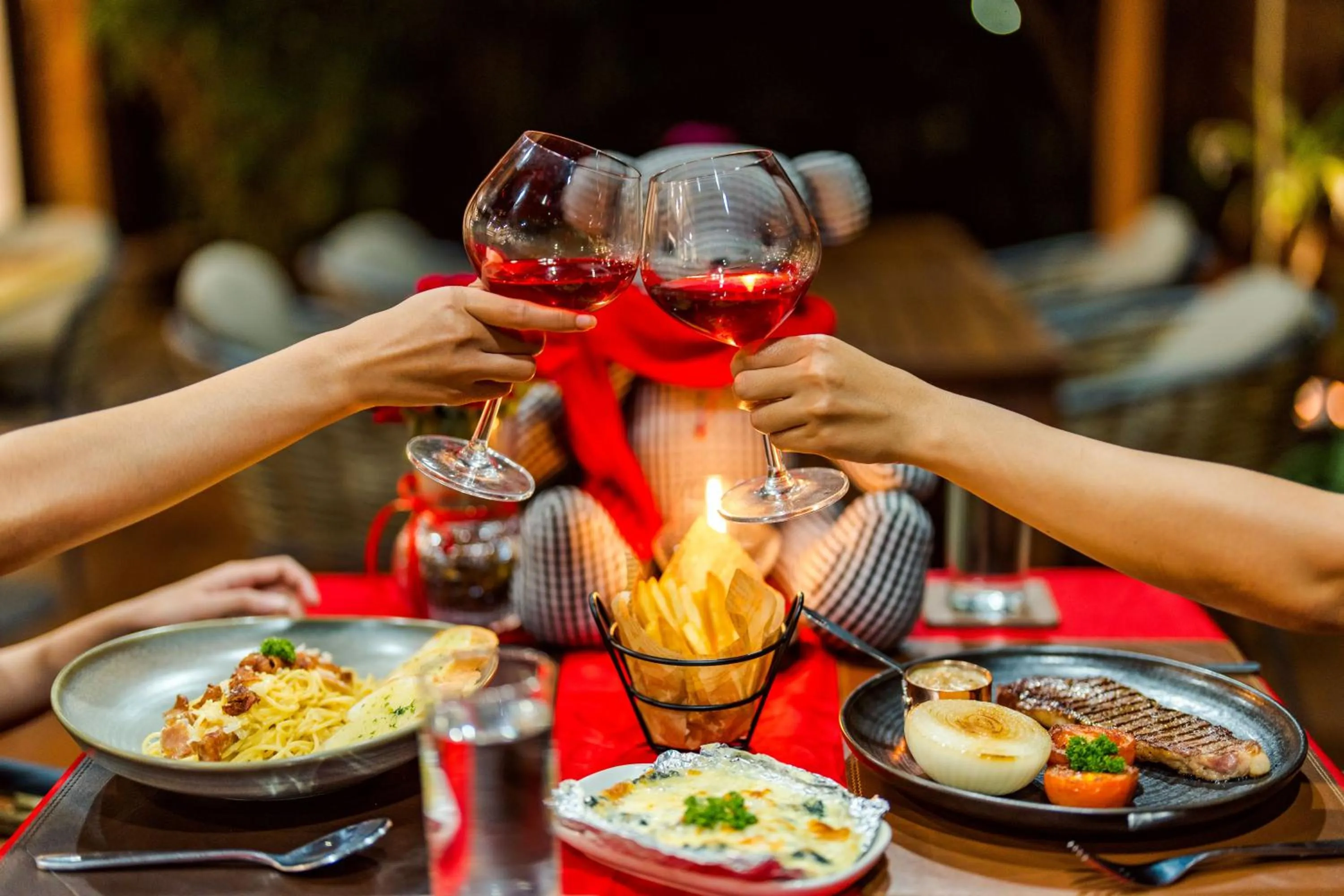 Restaurant/places to eat in Ayrest Hua Hin Hotel