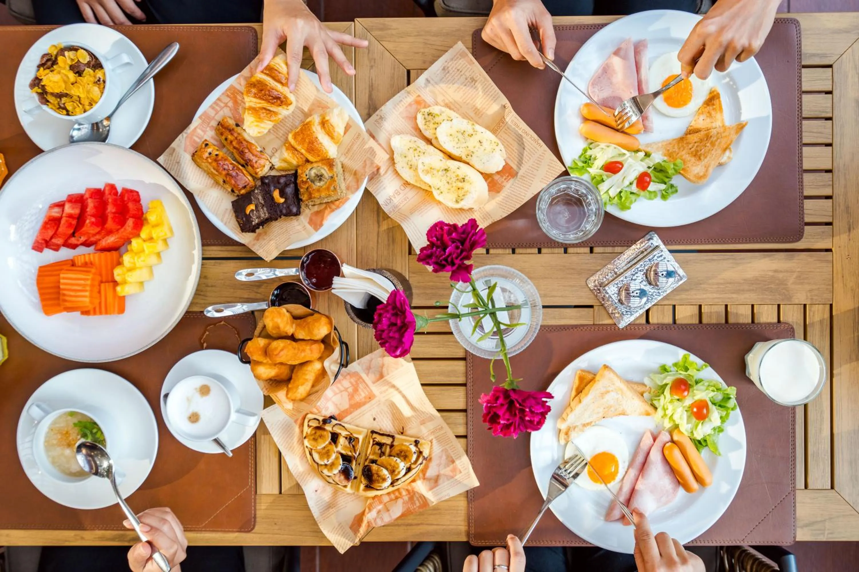 Restaurant/places to eat in Ayrest Hua Hin Hotel