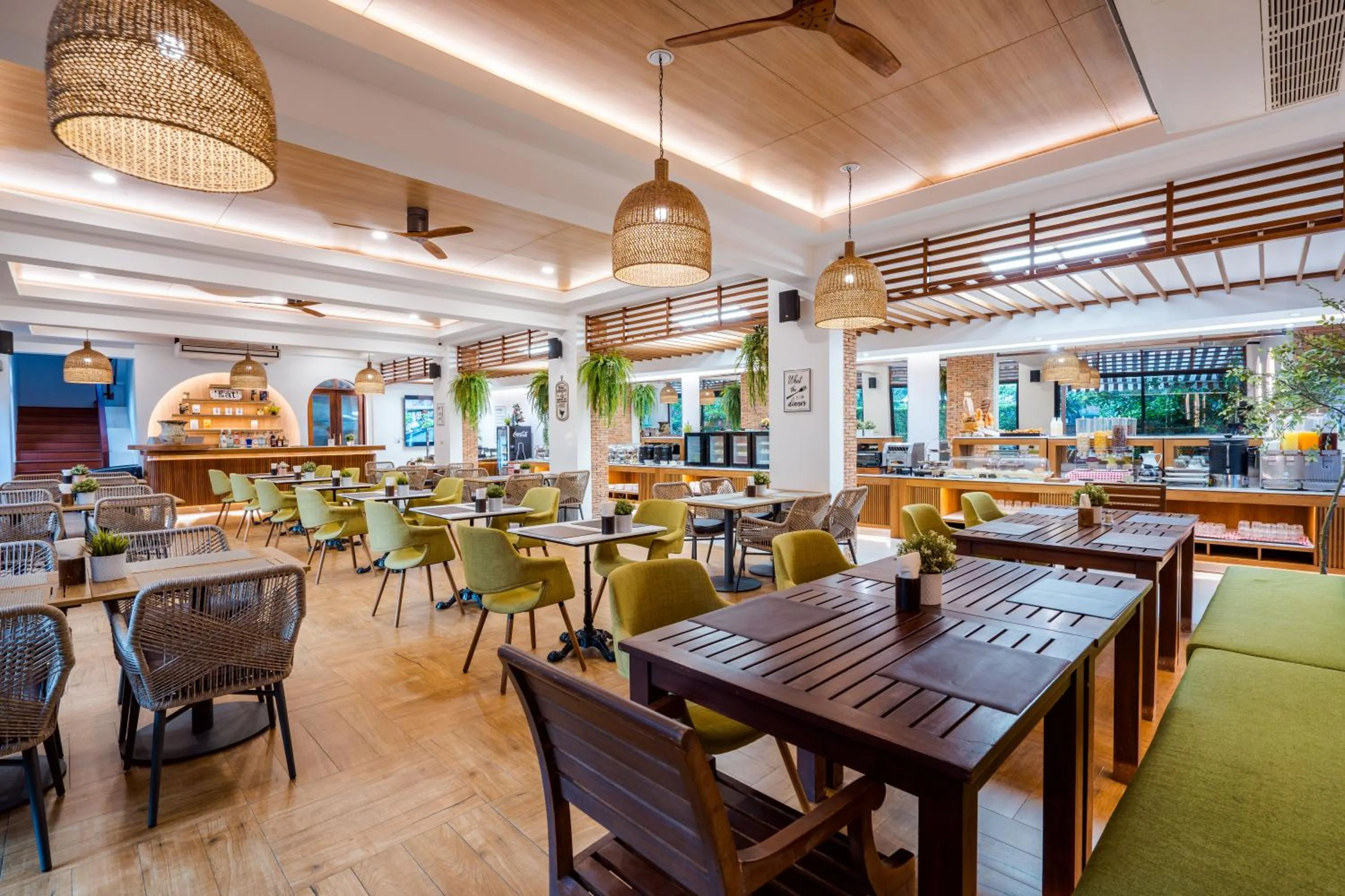 Restaurant/places to eat in Ayrest Hua Hin Hotel