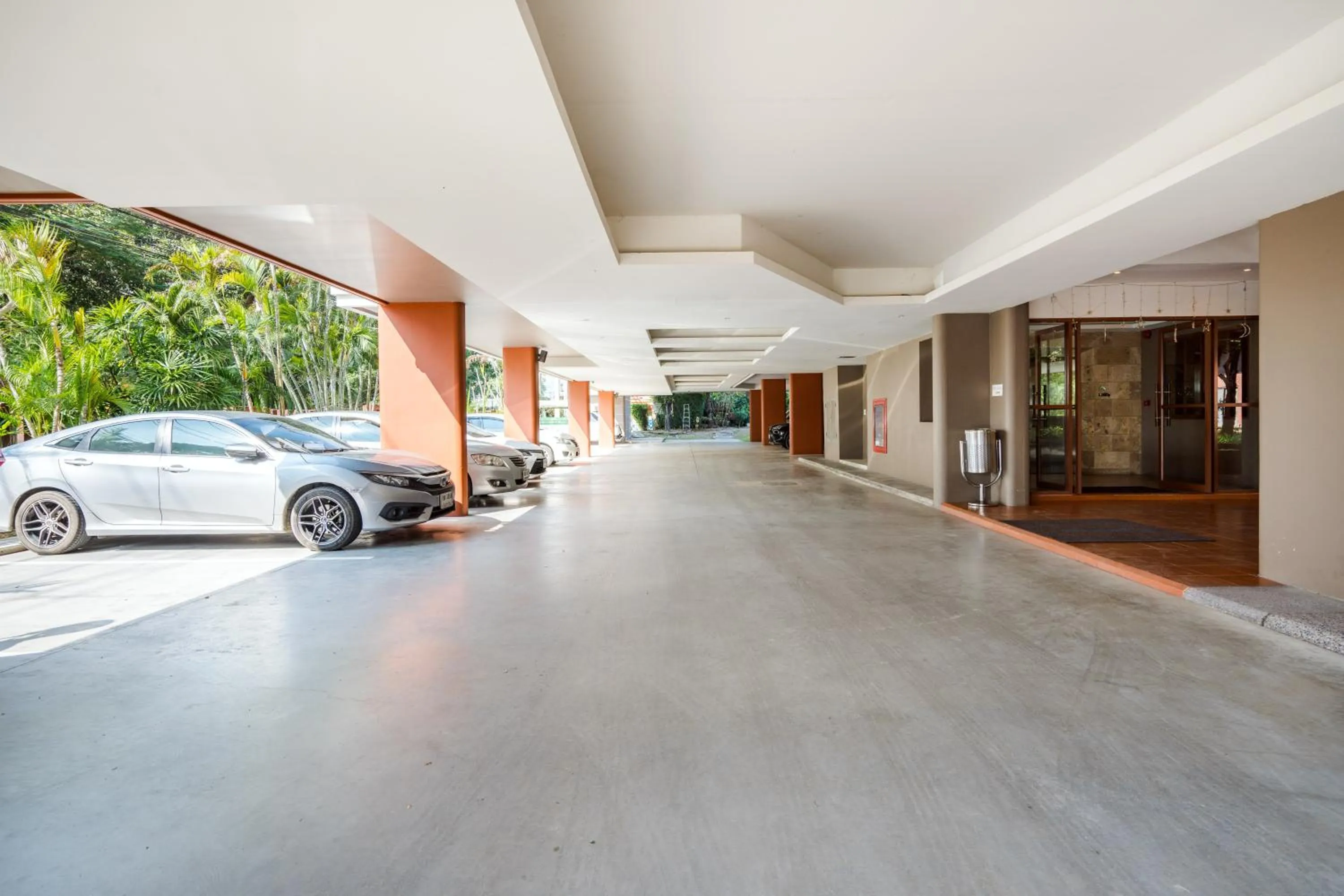 Parking in Ayrest Hua Hin Hotel
