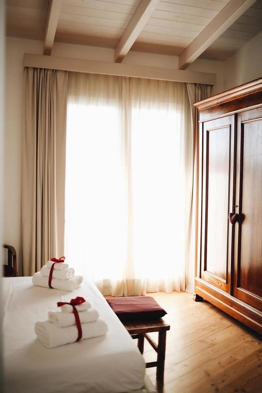 Photo of the whole room, Bed in Le Home Rooms