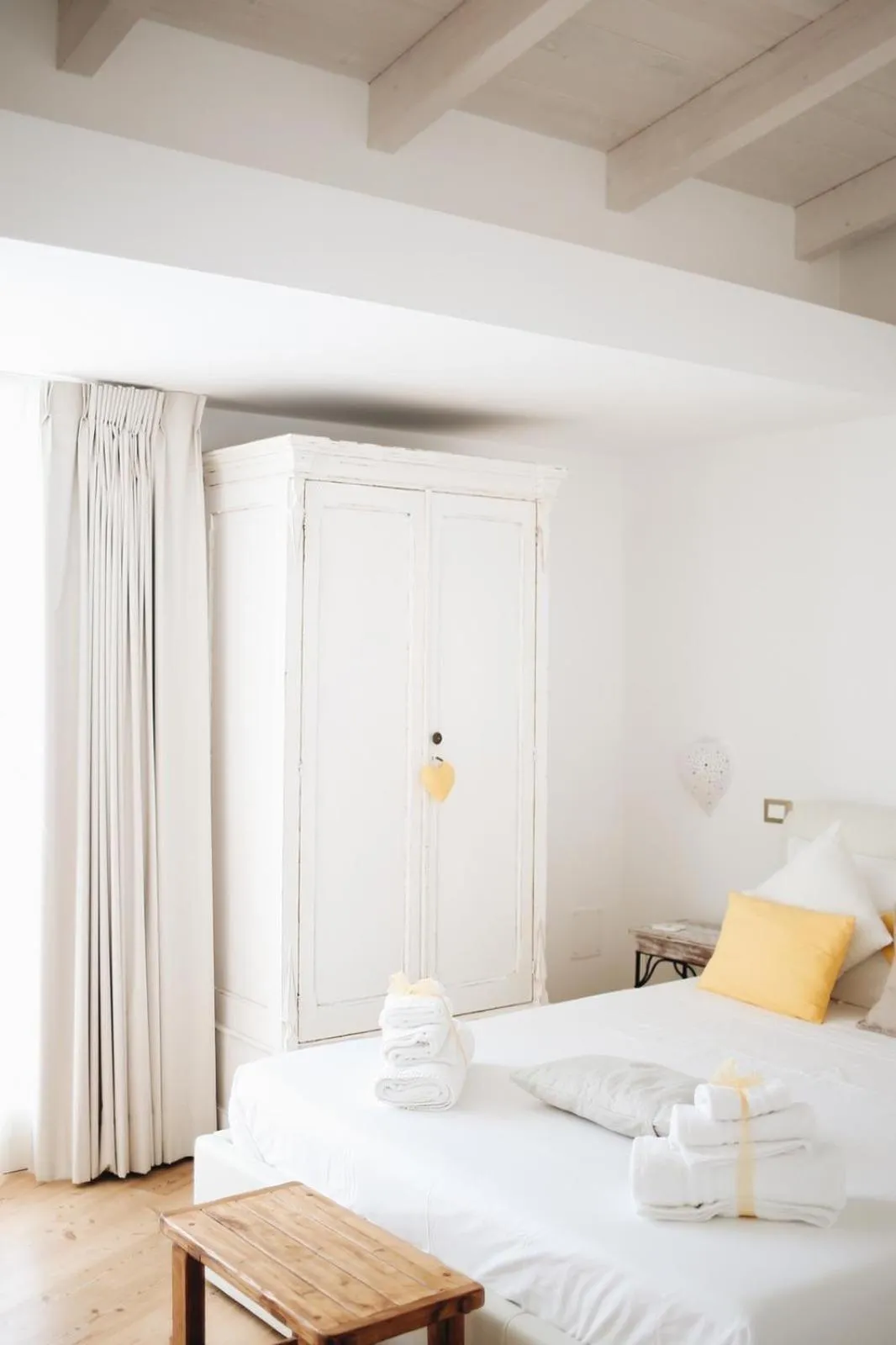 Photo of the whole room, Bed in Le Home Rooms