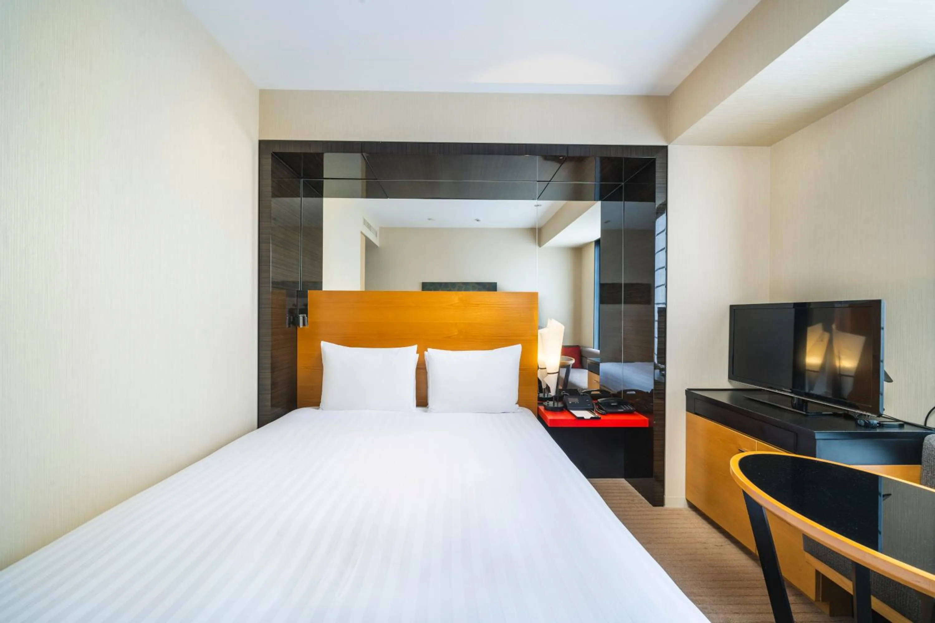 Photo of the whole room, Bed in KOKO HOTEL Premier Kanazawa Korinbo