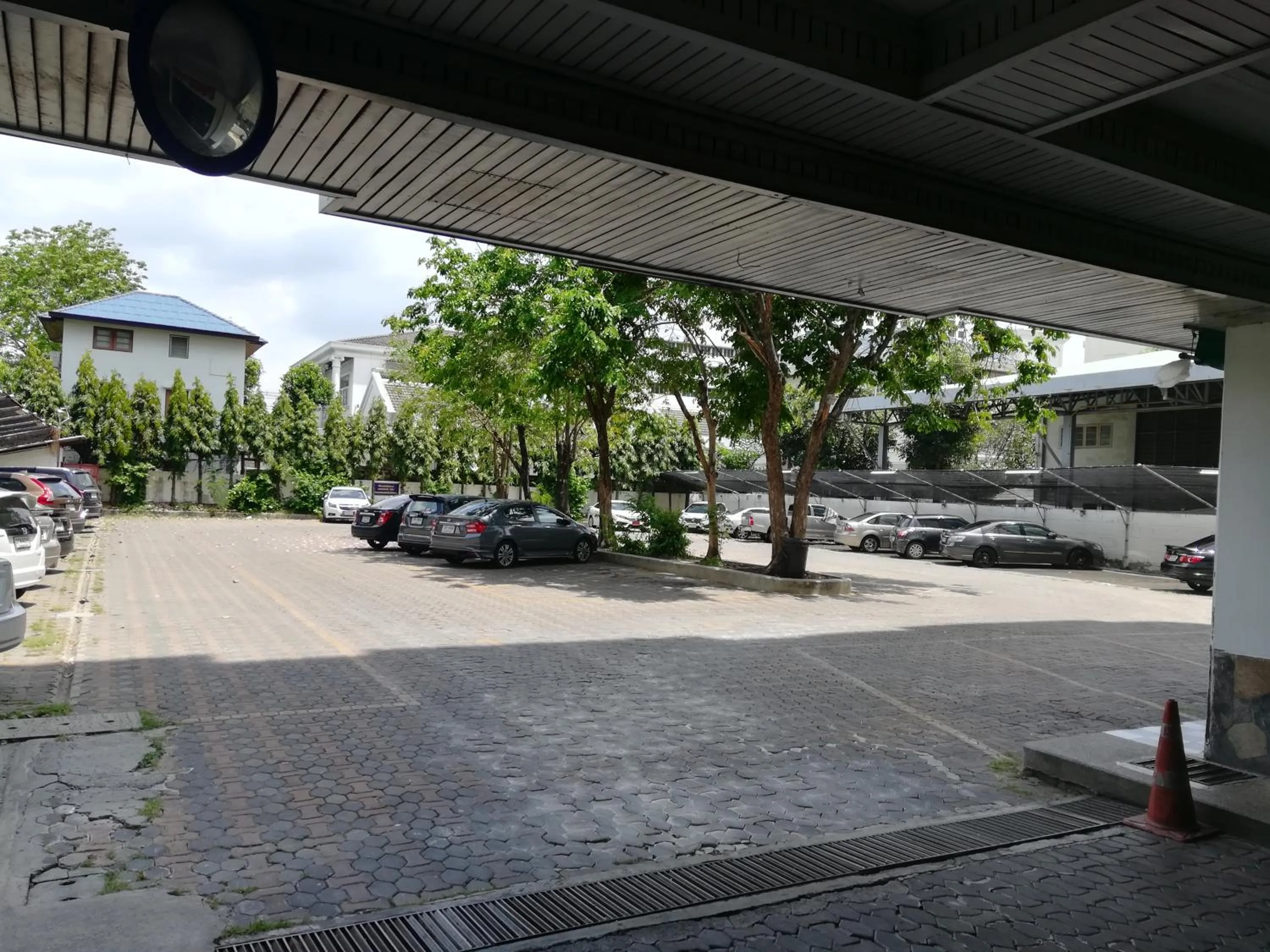 Parking in Komol Residence Bangkok