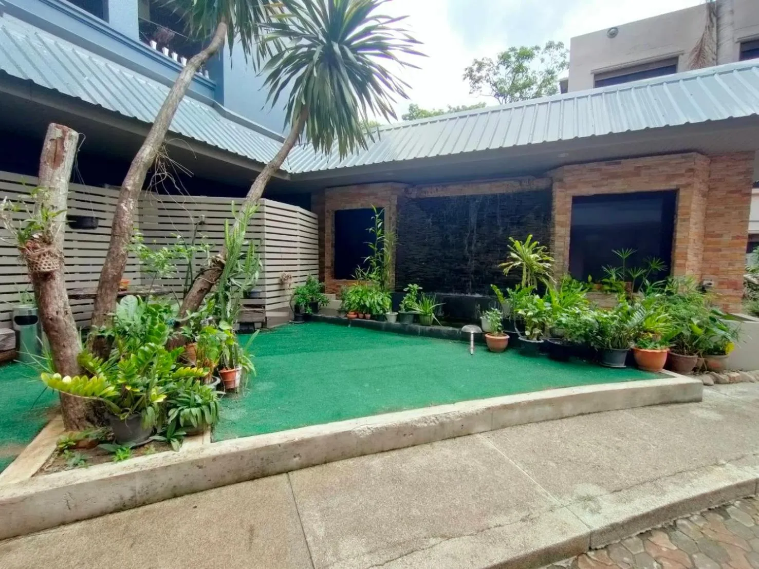 Garden in Komol Residence Bangkok