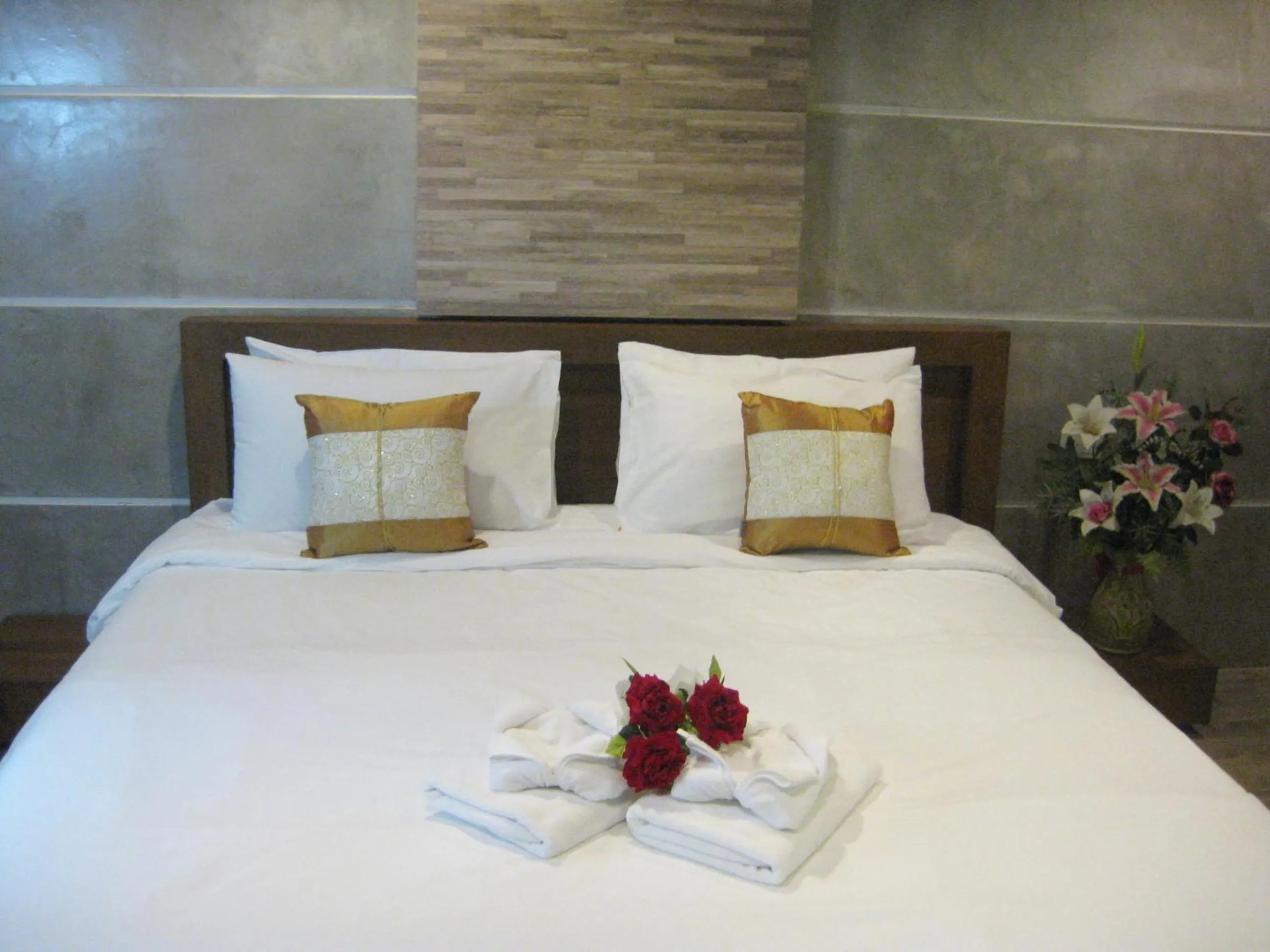 Bed in Komol Residence Bangkok