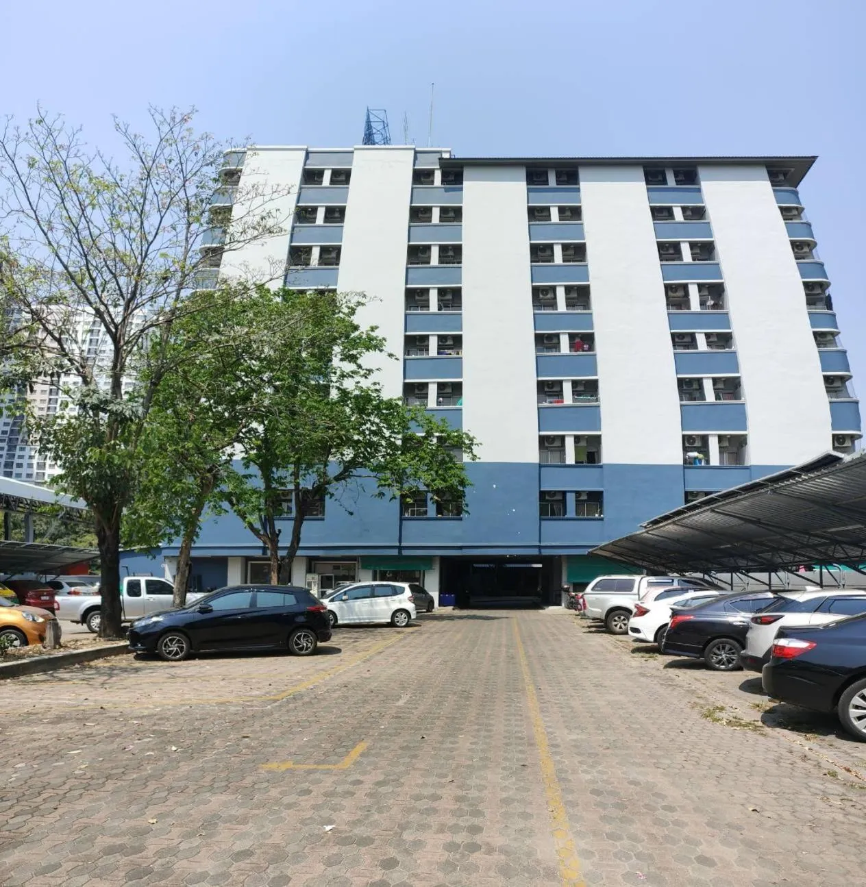 Parking in Komol Residence Bangkok