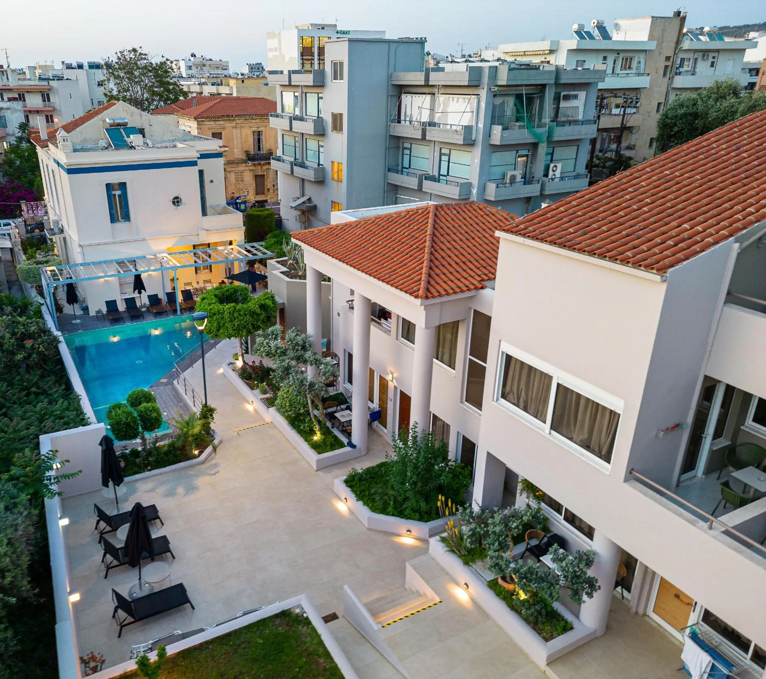 Property building in Creta Elena