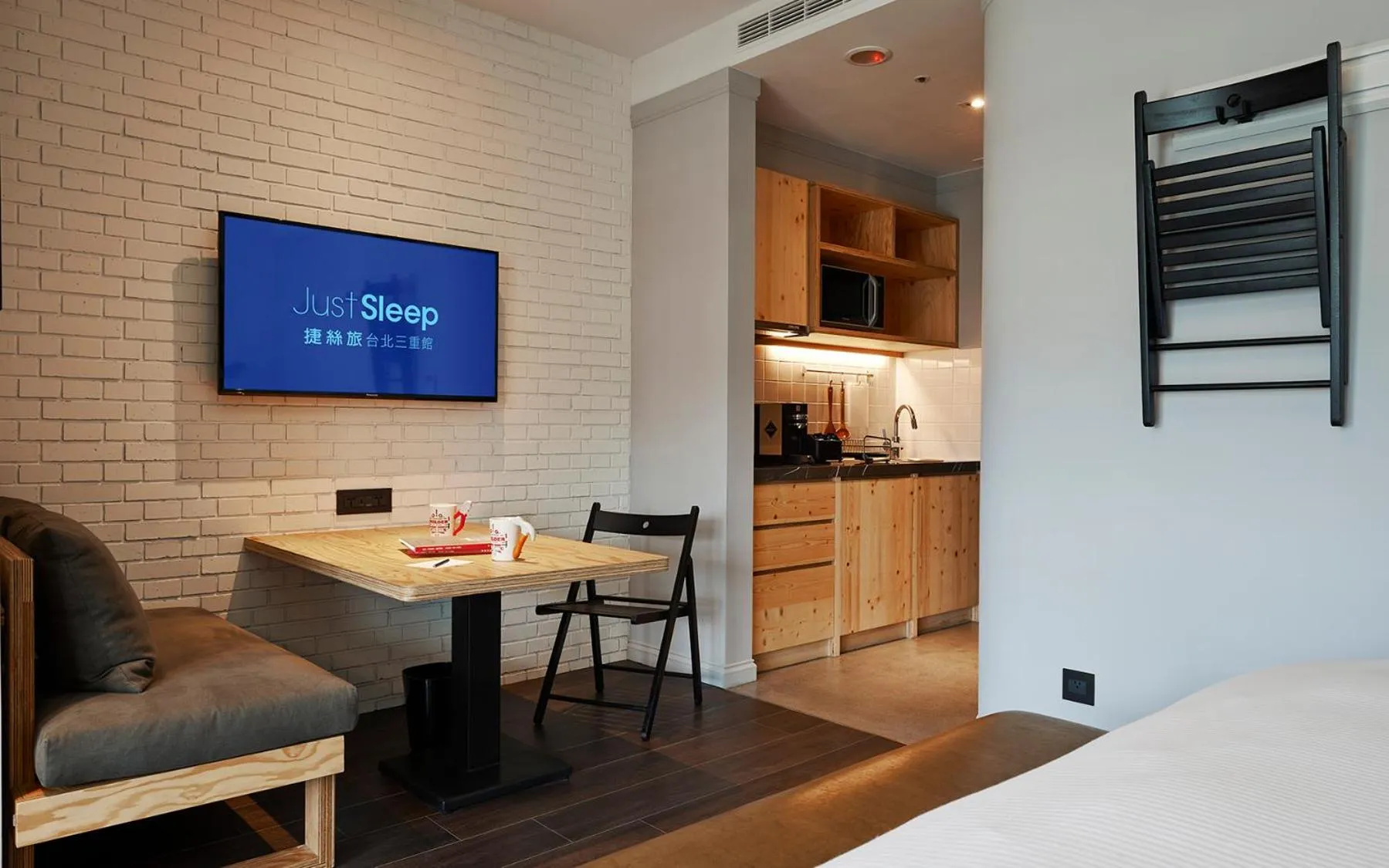 Bed in Just Sleep - Sanchong