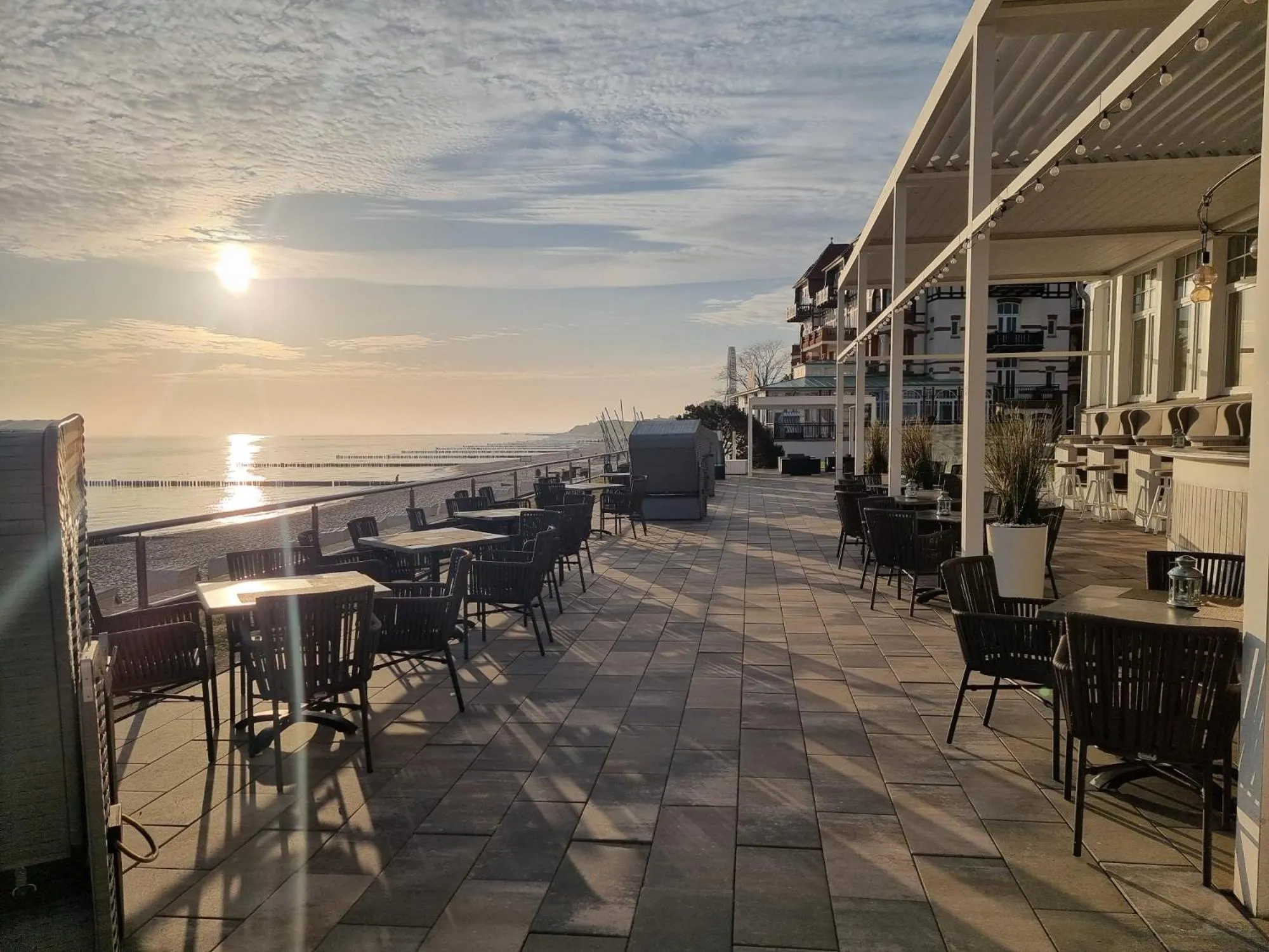 Restaurant/places to eat in meergut HOTELS