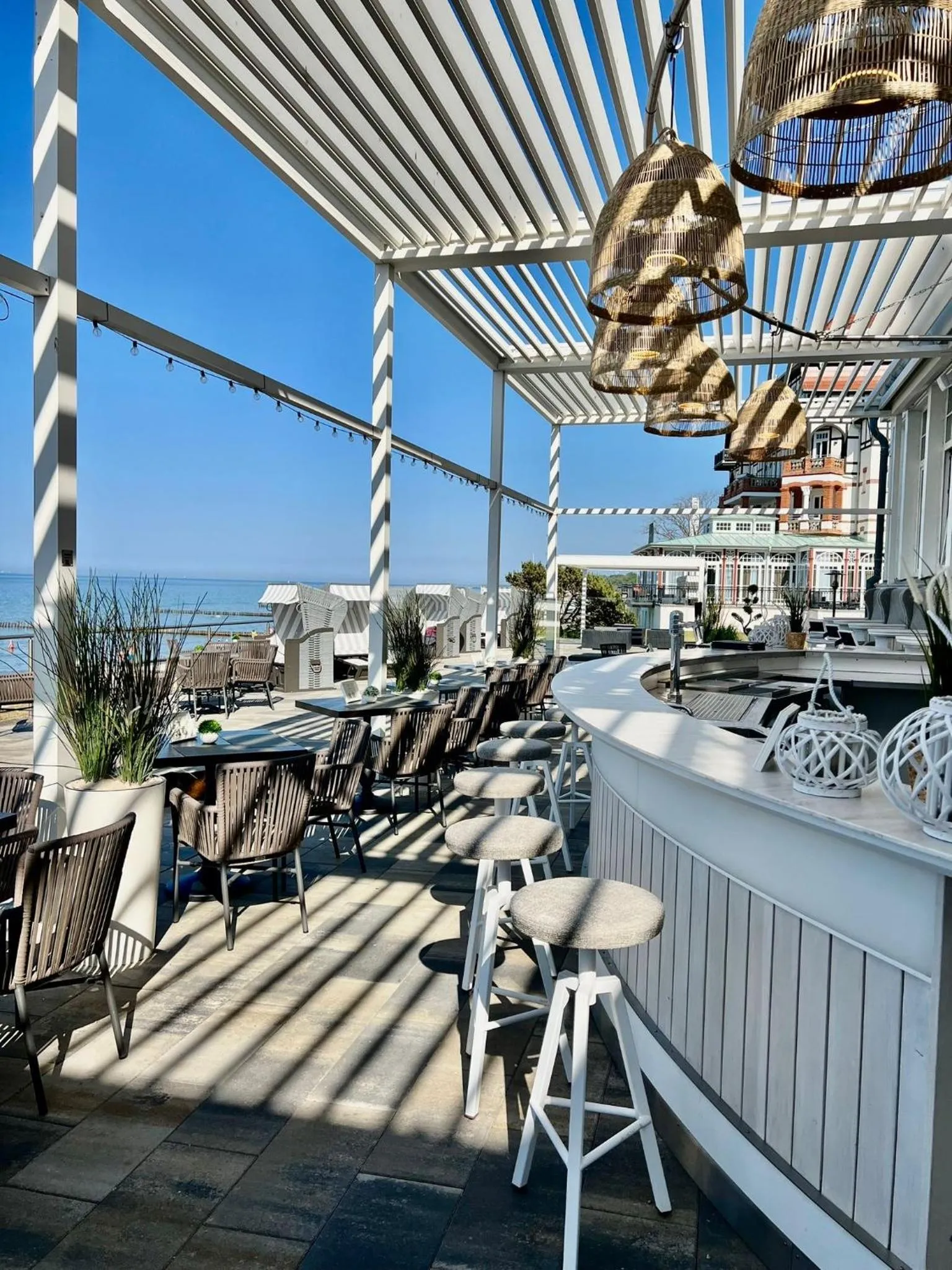 Restaurant/places to eat in meergut HOTELS