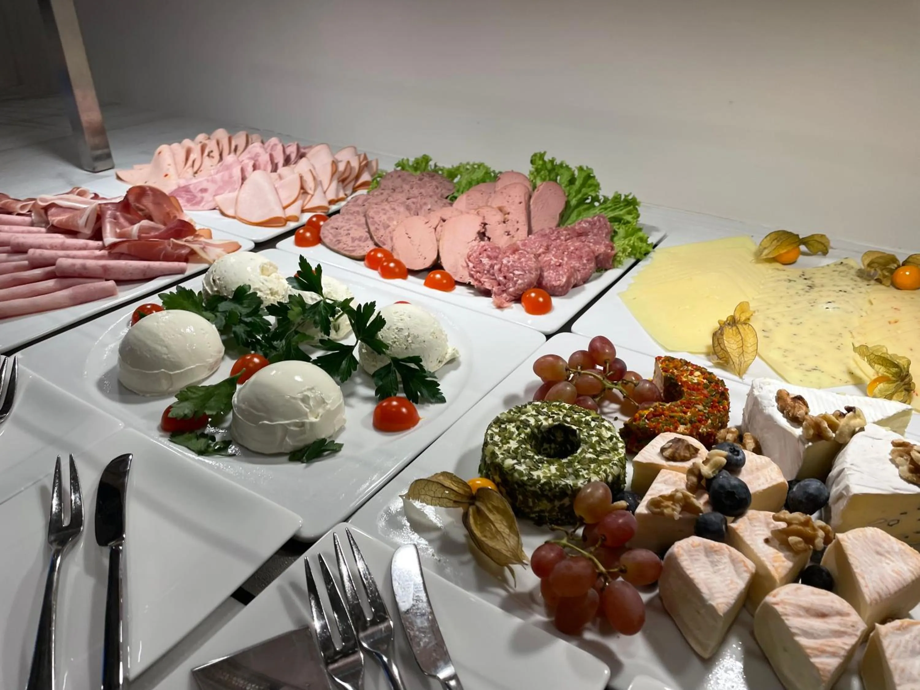 Food and drinks in meergut HOTELS