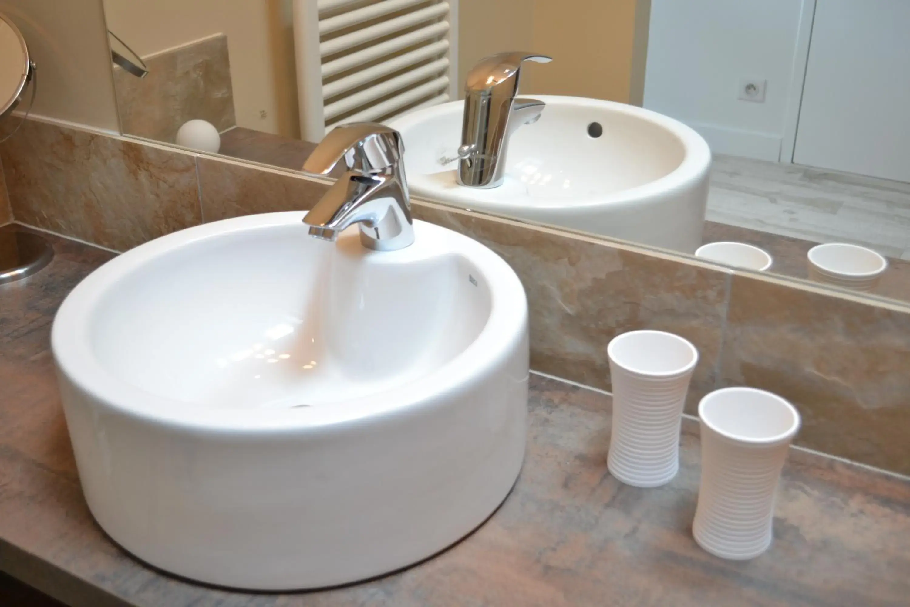 Deluxe Double Room in Hôtel Au Bon Coin Deluxe Double Room in Hôtel Au Bon Coin