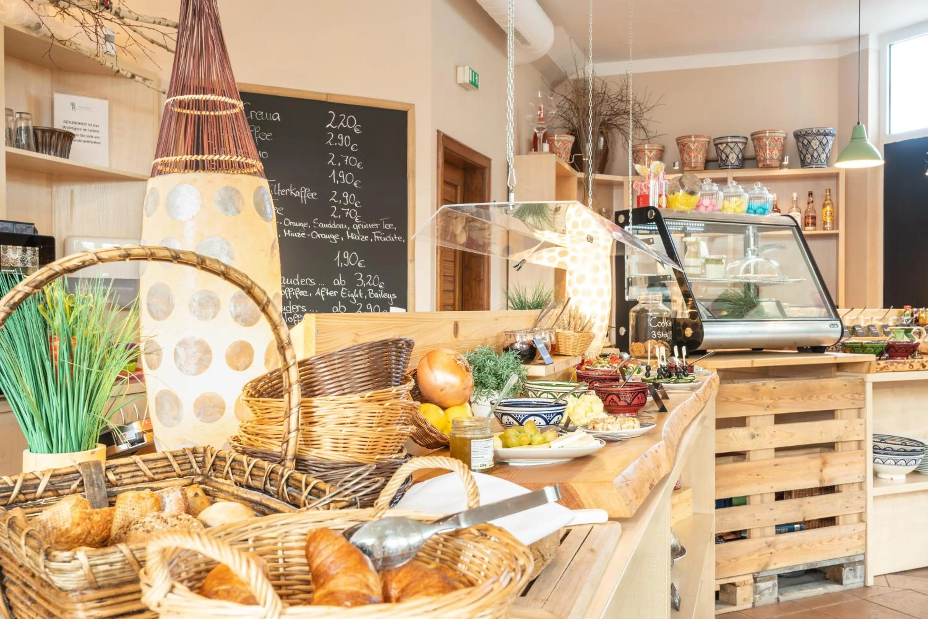 Buffet breakfast in Aparthotel Tropenhaus Bansin