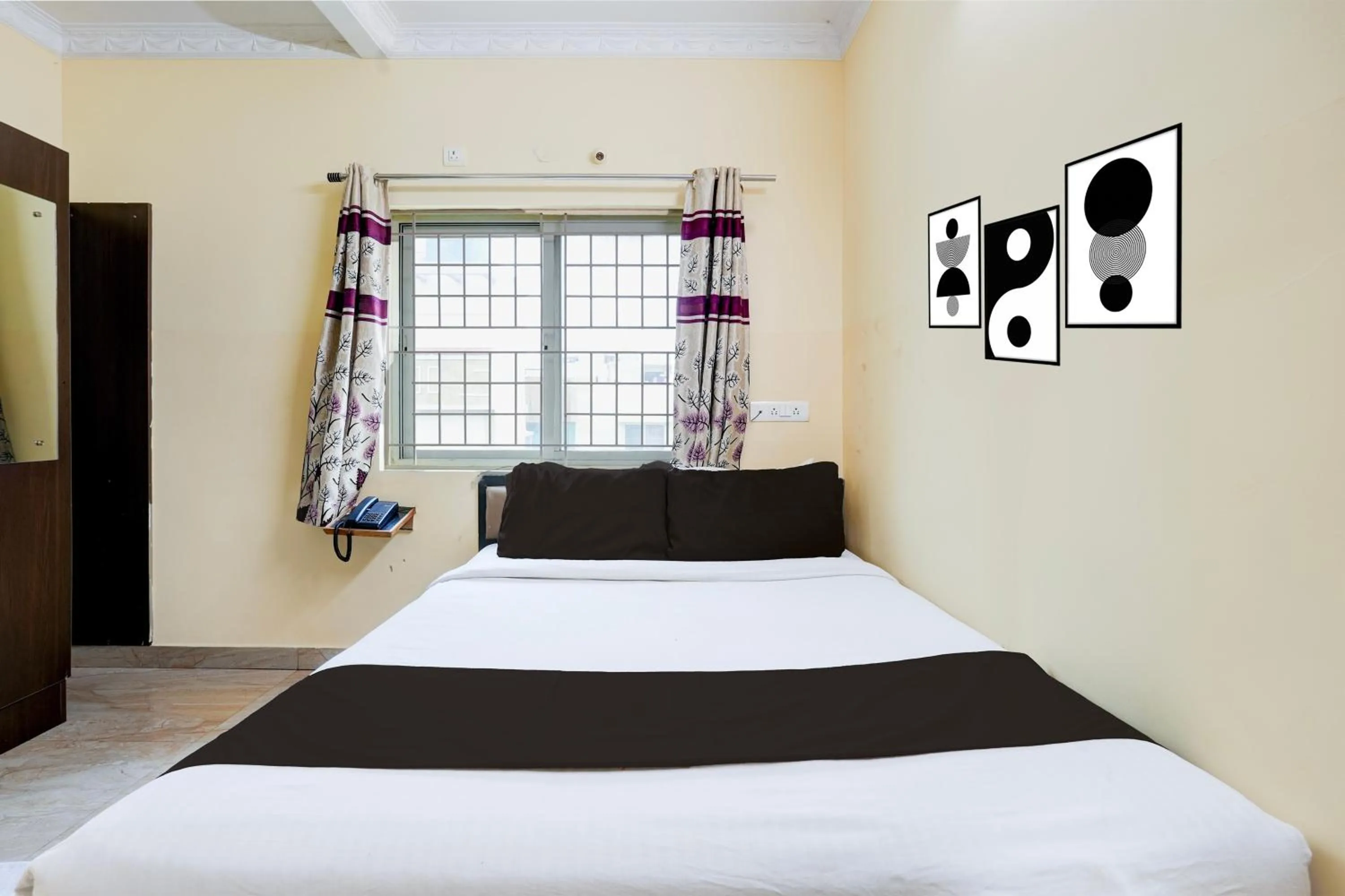 Bedroom in Hotel O Ganakkal Near BGS Hospital Junction formerly Omkar Inn.