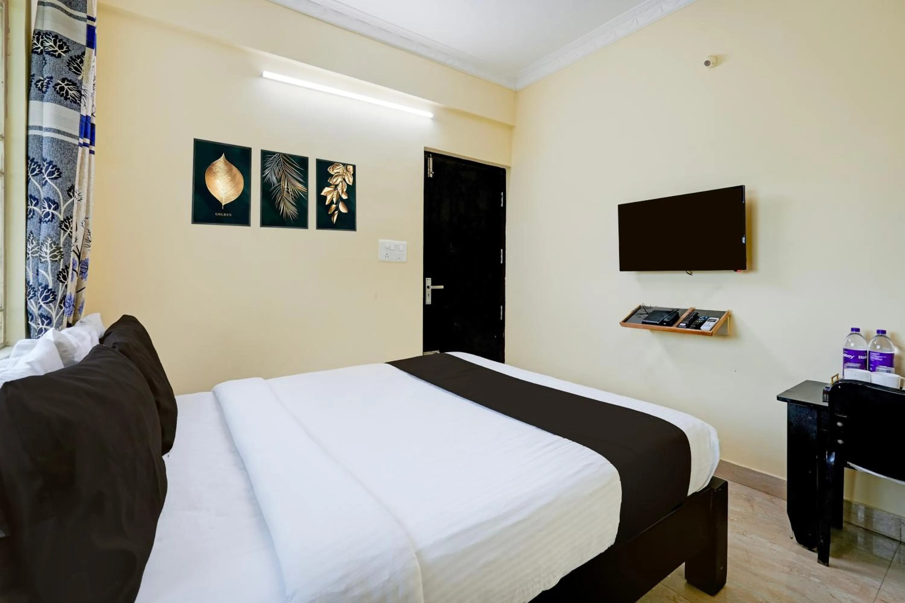 Bedroom in Hotel O Ganakkal Near BGS Hospital Junction formerly Omkar Inn.