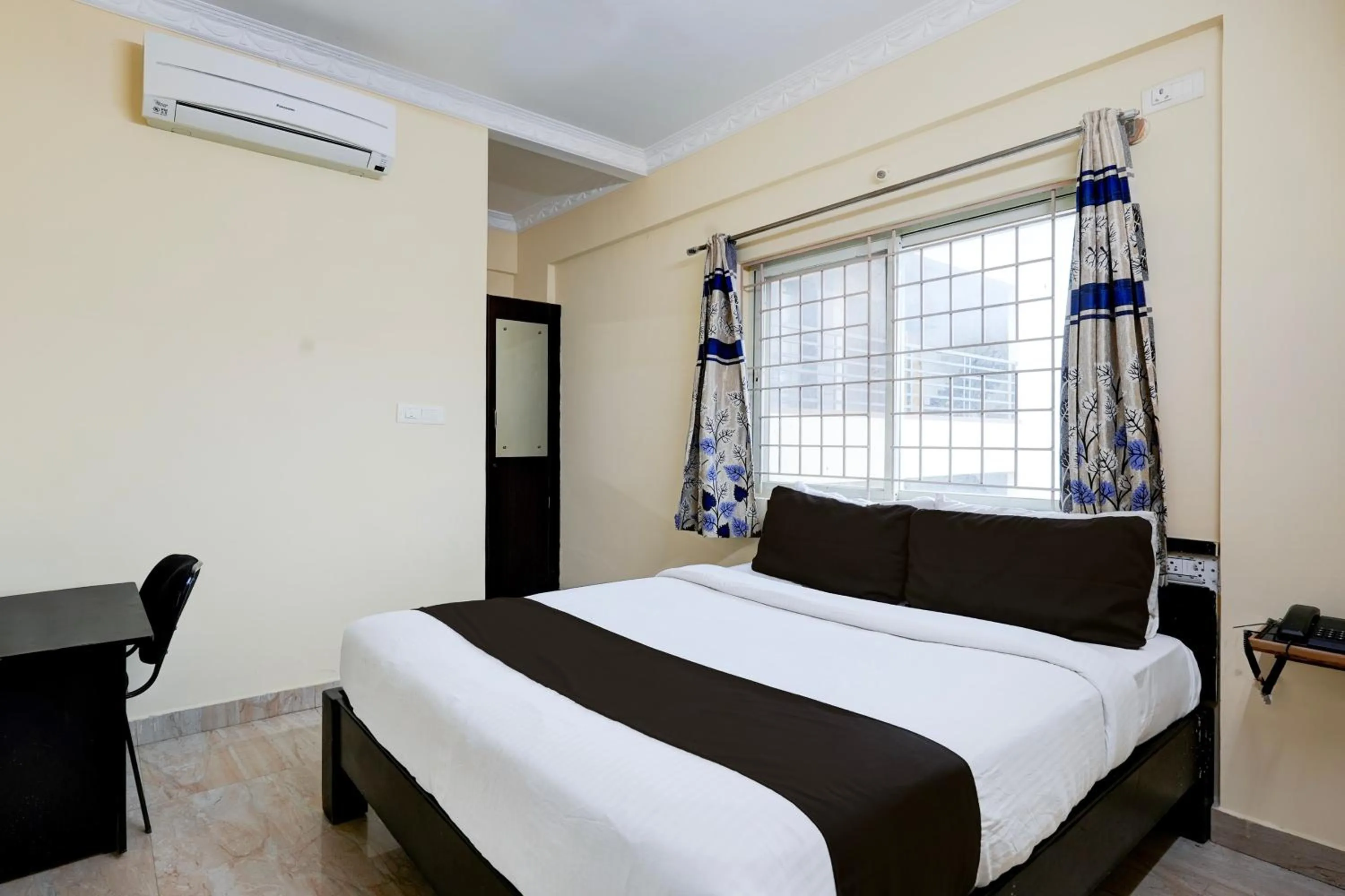 Bedroom in Hotel O Ganakkal Near BGS Hospital Junction formerly Omkar Inn.