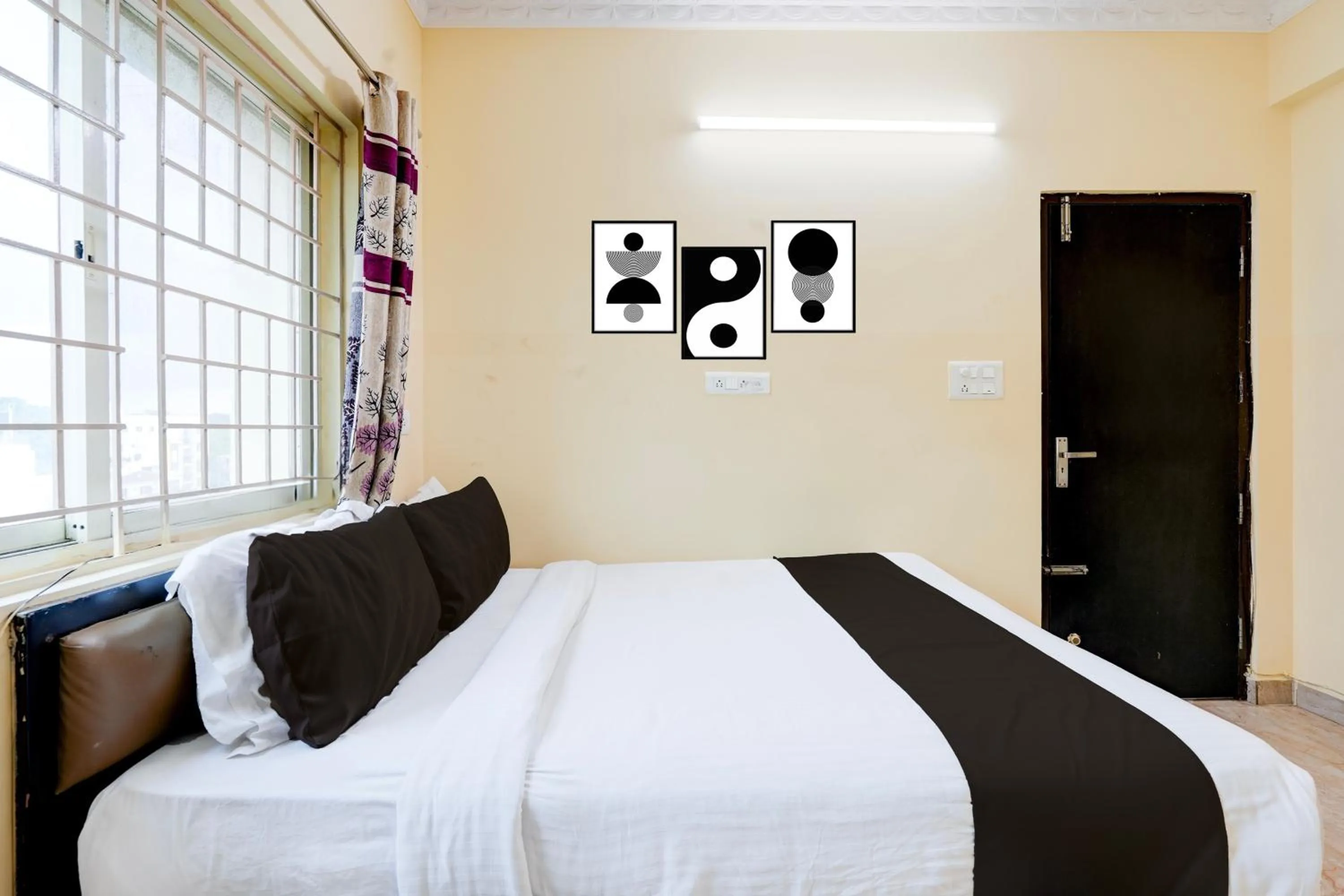 Bedroom in Hotel O Ganakkal Near BGS Hospital Junction formerly Omkar Inn.