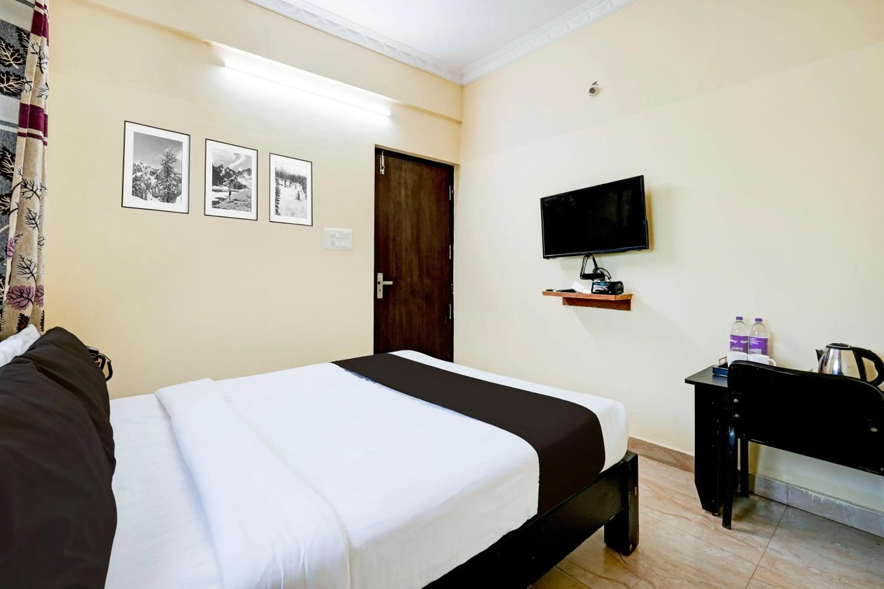 Bedroom in Hotel O Ganakkal Near BGS Hospital Junction formerly Omkar Inn.