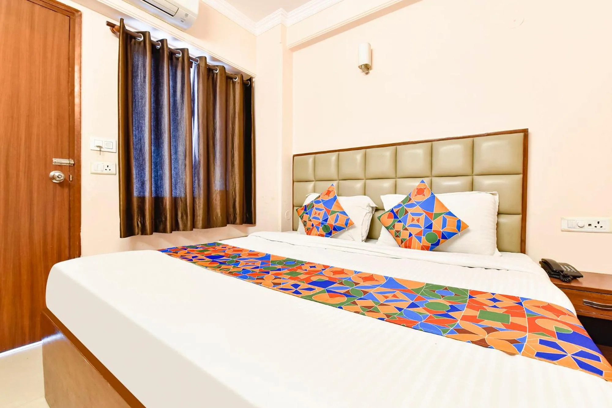 Bed in FabExpress Central Plaza