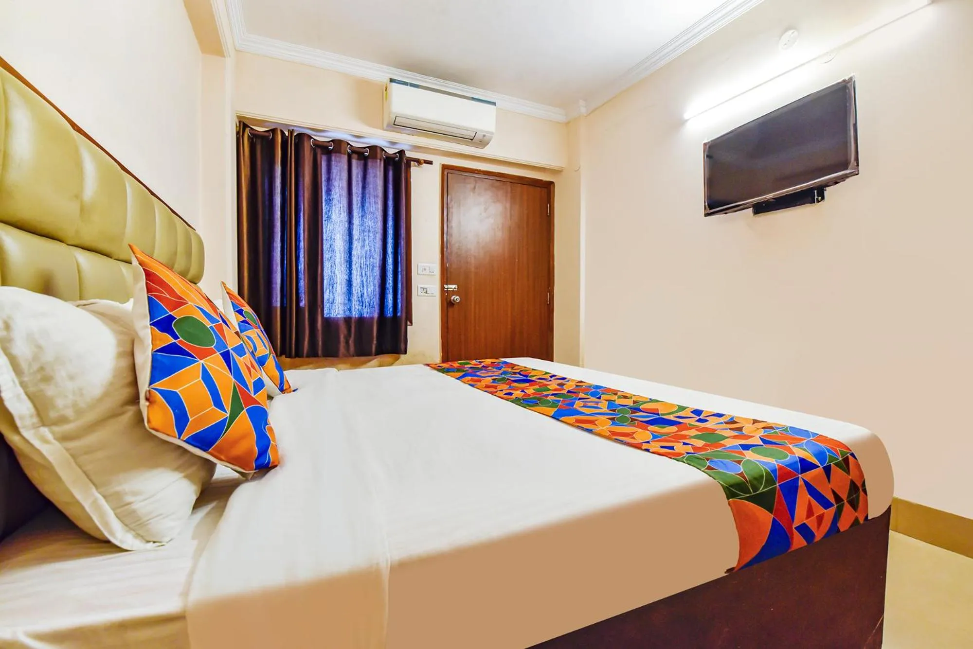 Bed in FabExpress Central Plaza