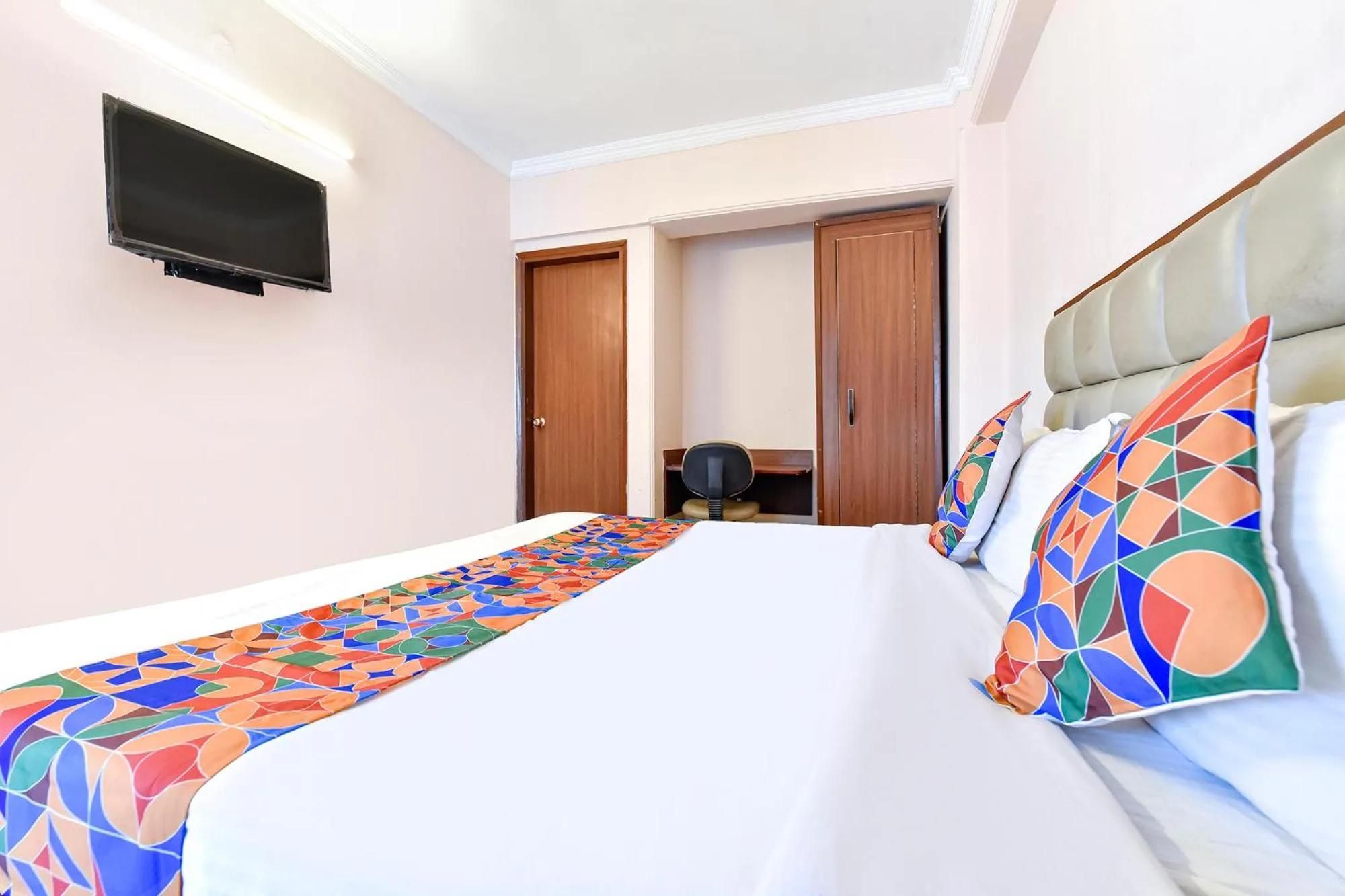 Bed in FabExpress Central Plaza