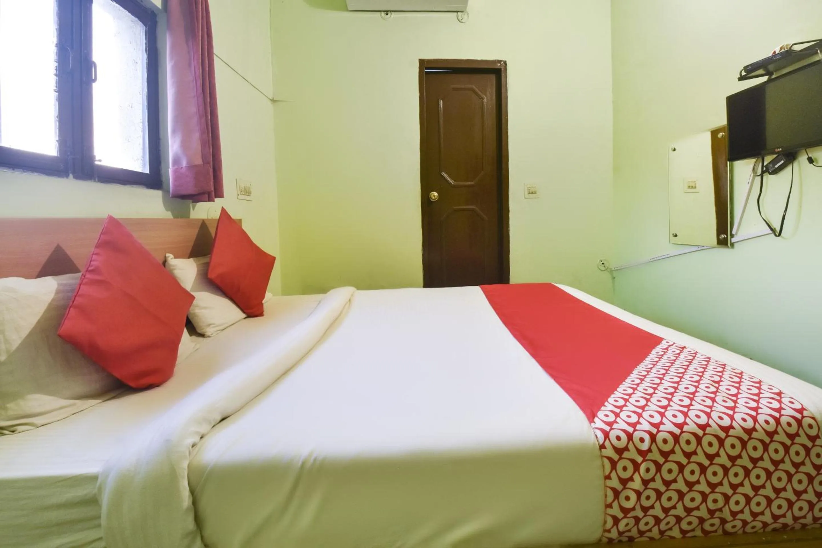 Bedroom, Bed in Hotel O Shree Laxmi Palace