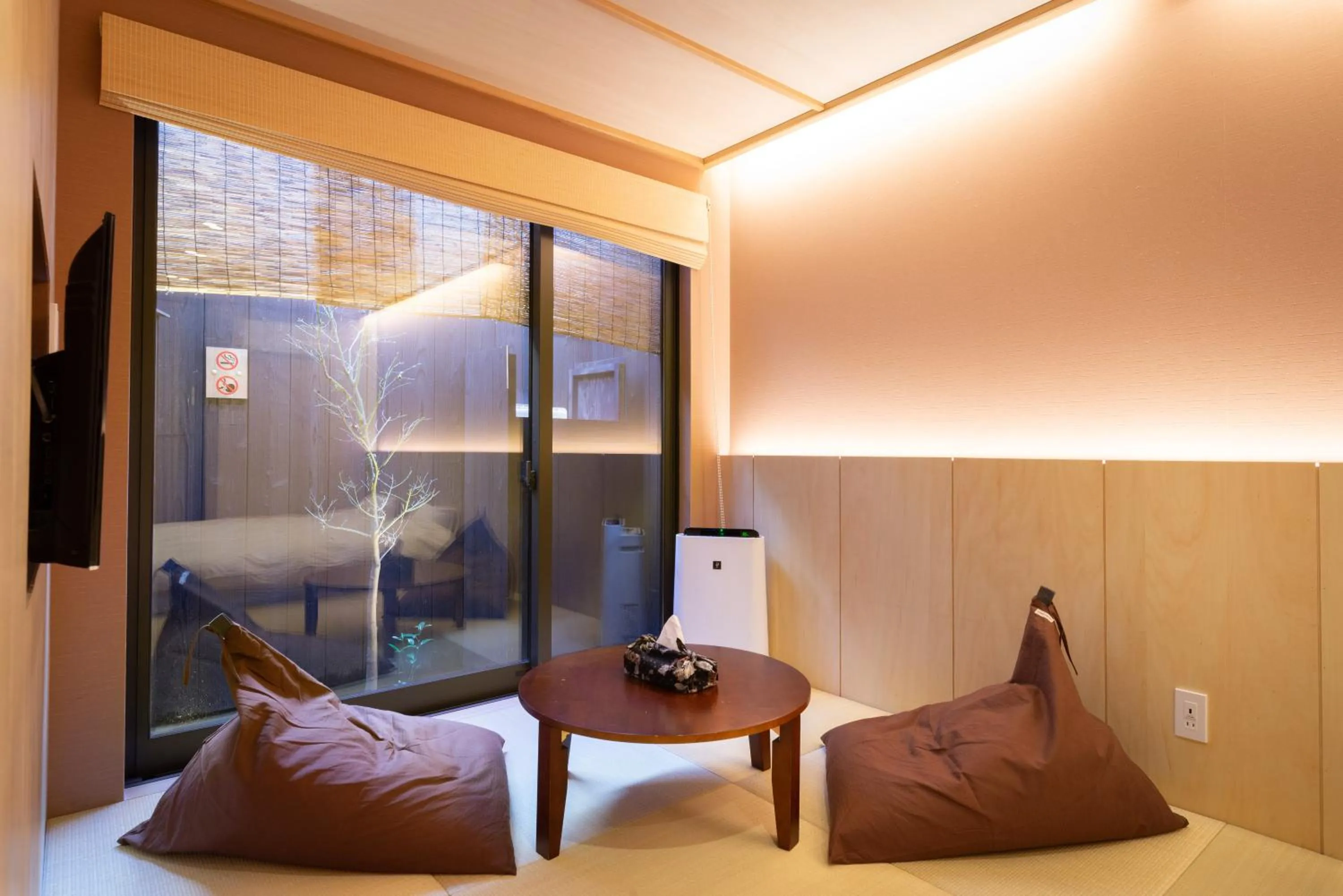 Living room, Bed in 壬生宿 MIBU-JUKU Shichijo-Umekoji