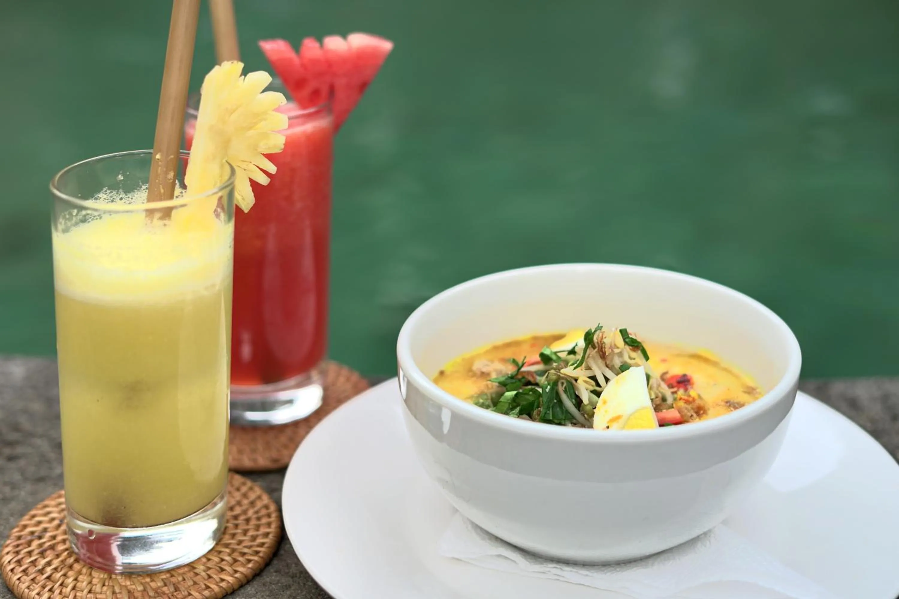 Food and drinks in The Alus Cottage and Villa