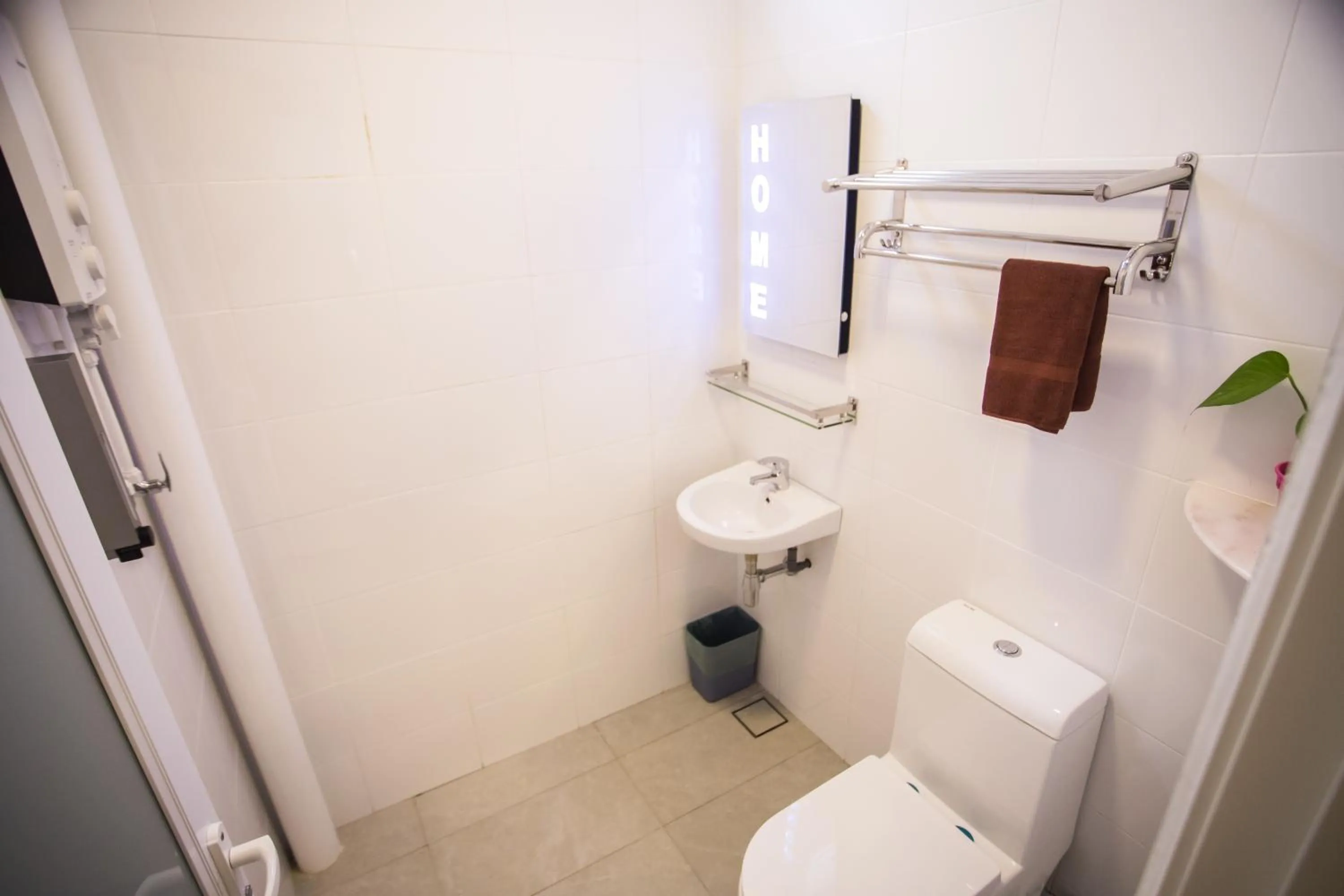 Shower in Tas 96 Inn