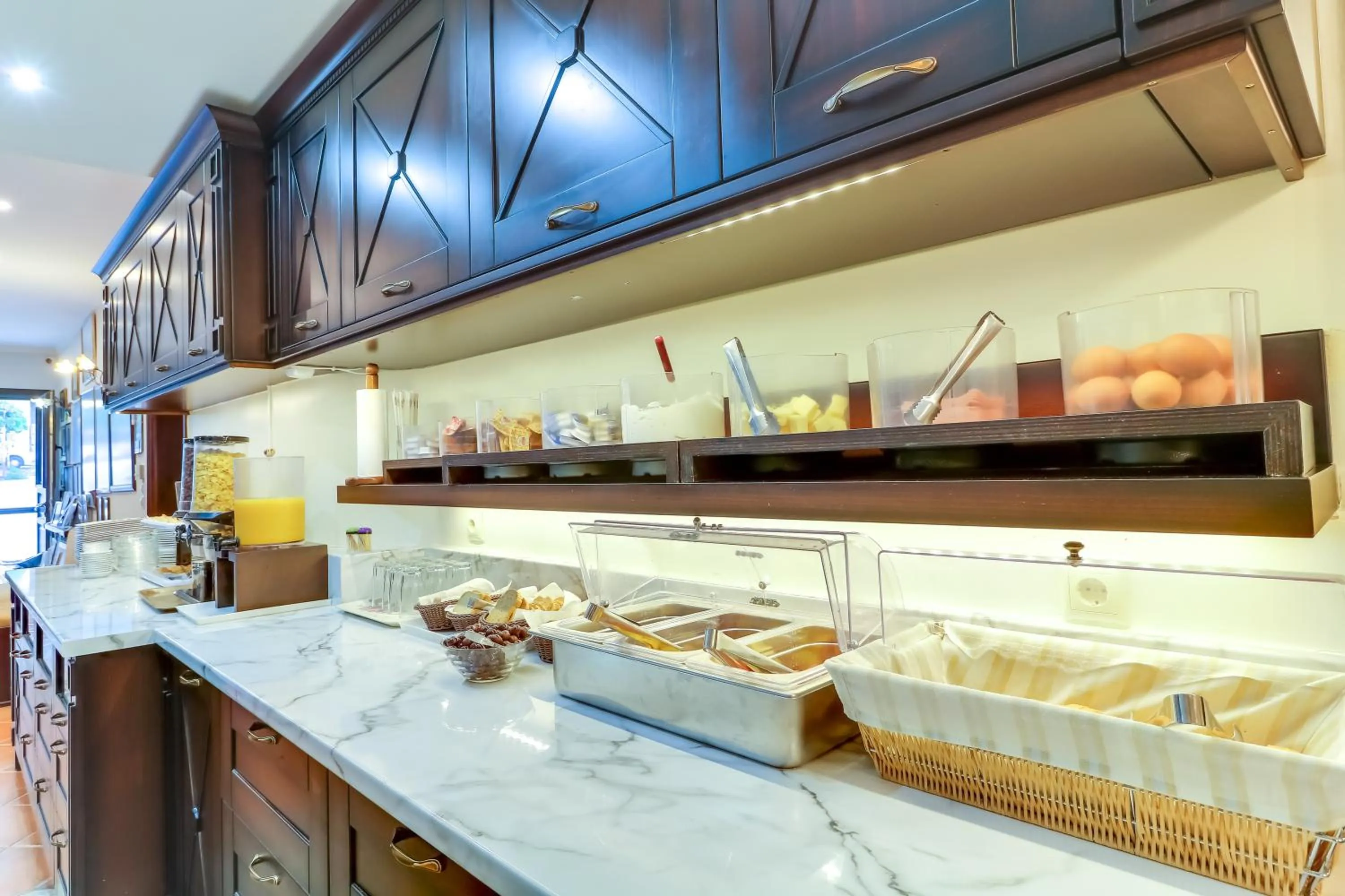 Buffet breakfast in Alsos House