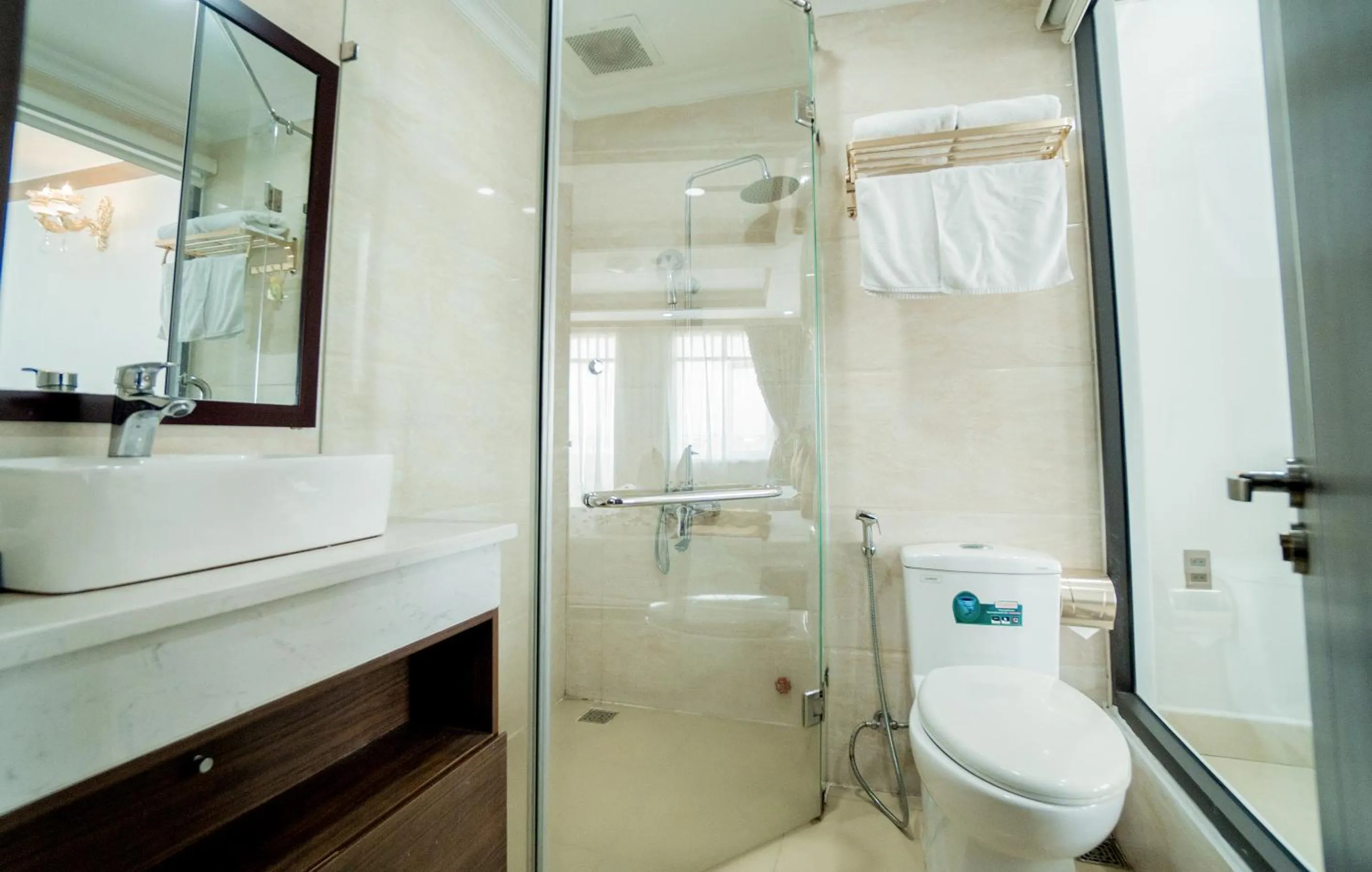 Bathroom in Dat Anh Hotel