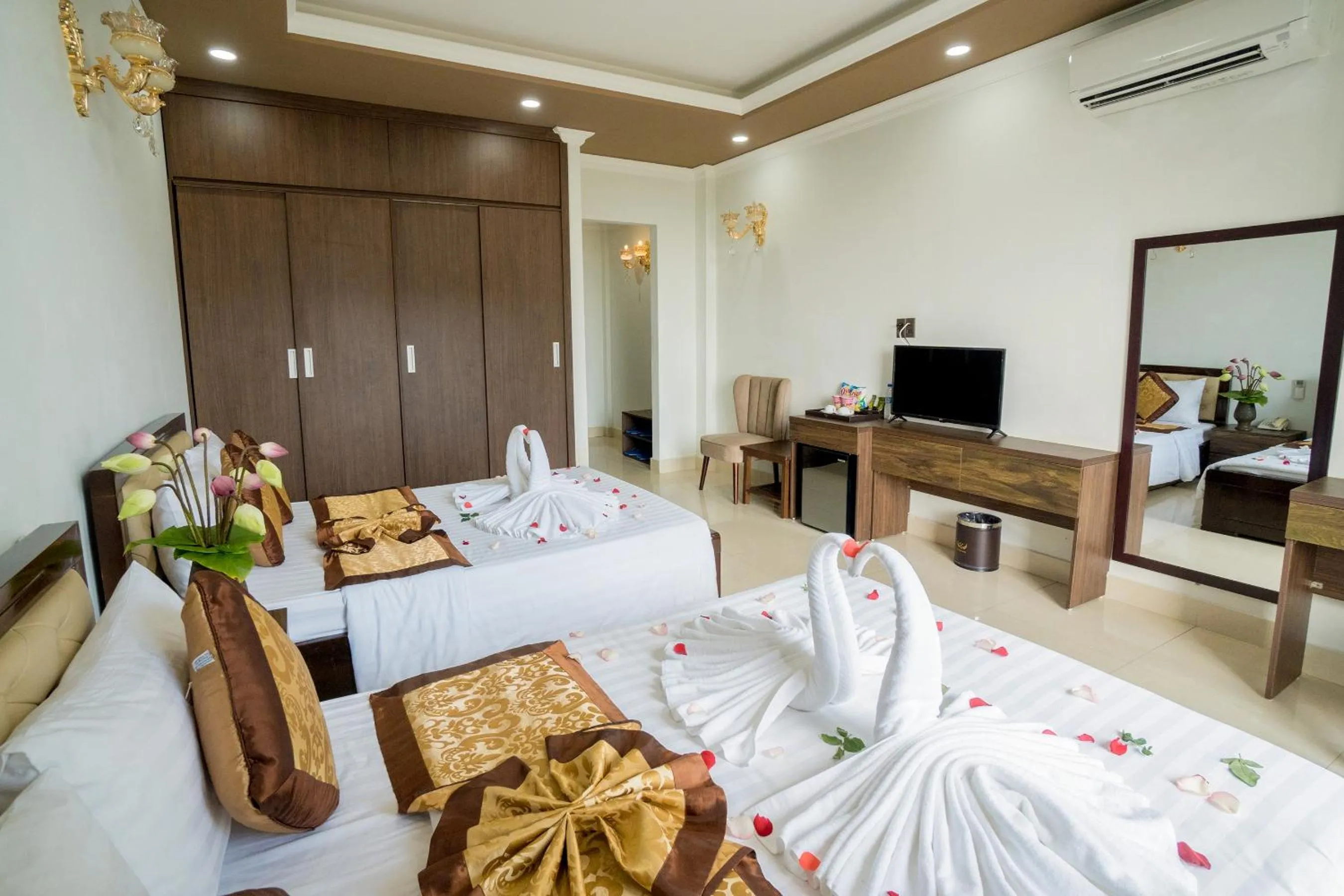 TV and multimedia, Bed in Dat Anh Hotel