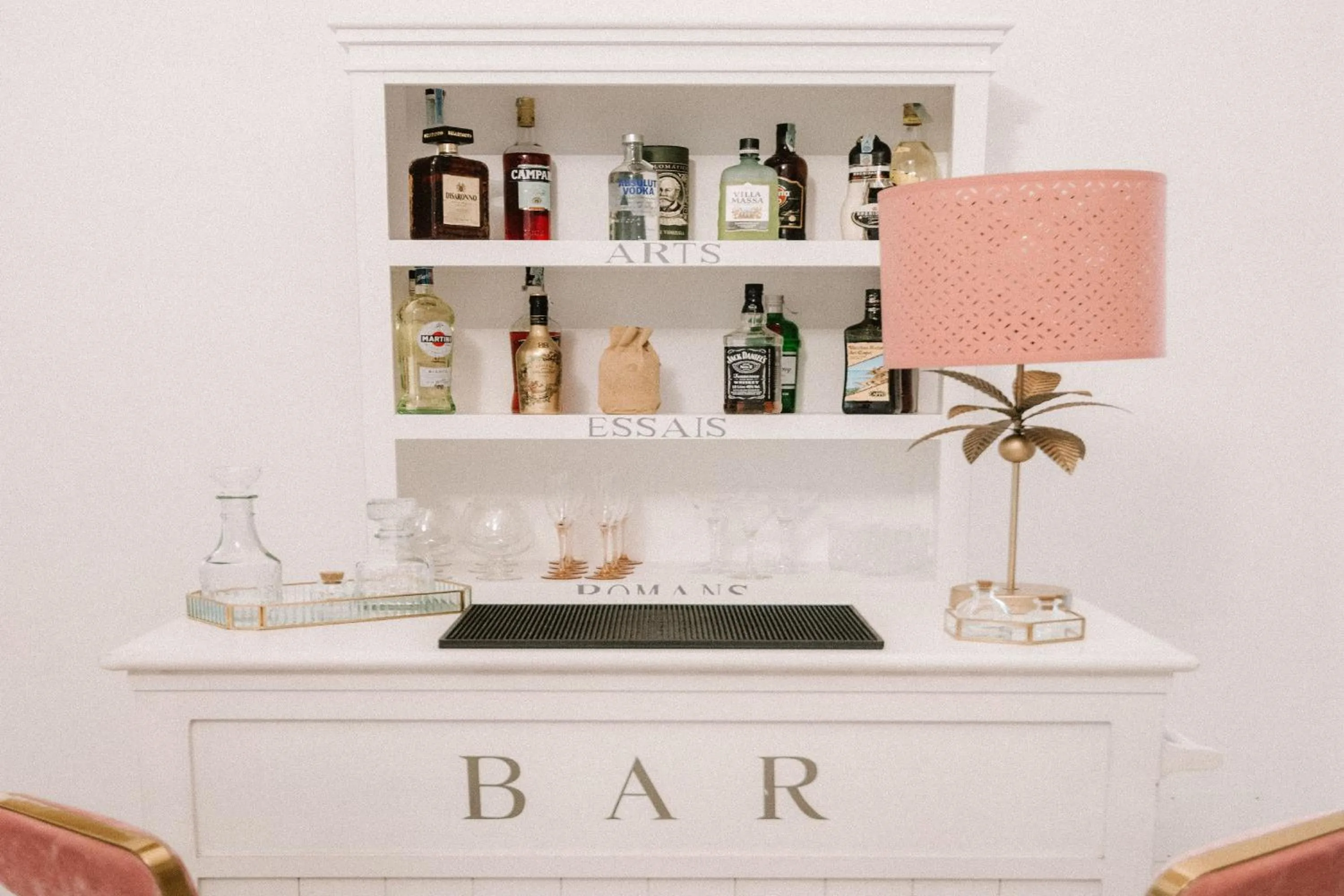 Lounge or bar in Il Tesoro Smart Suite & SPA