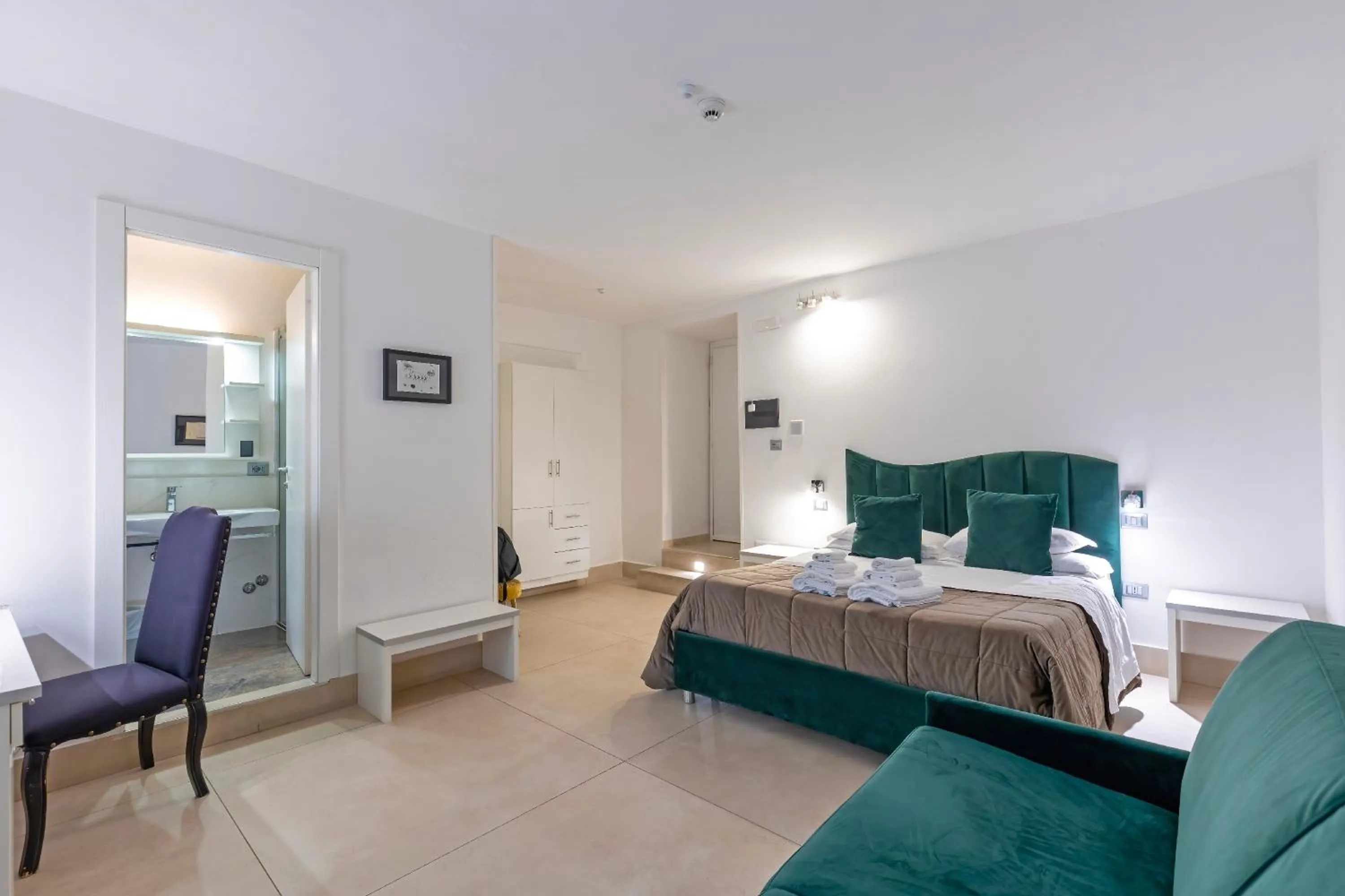 Bedroom, Bed in Il Tesoro Smart Suite & SPA