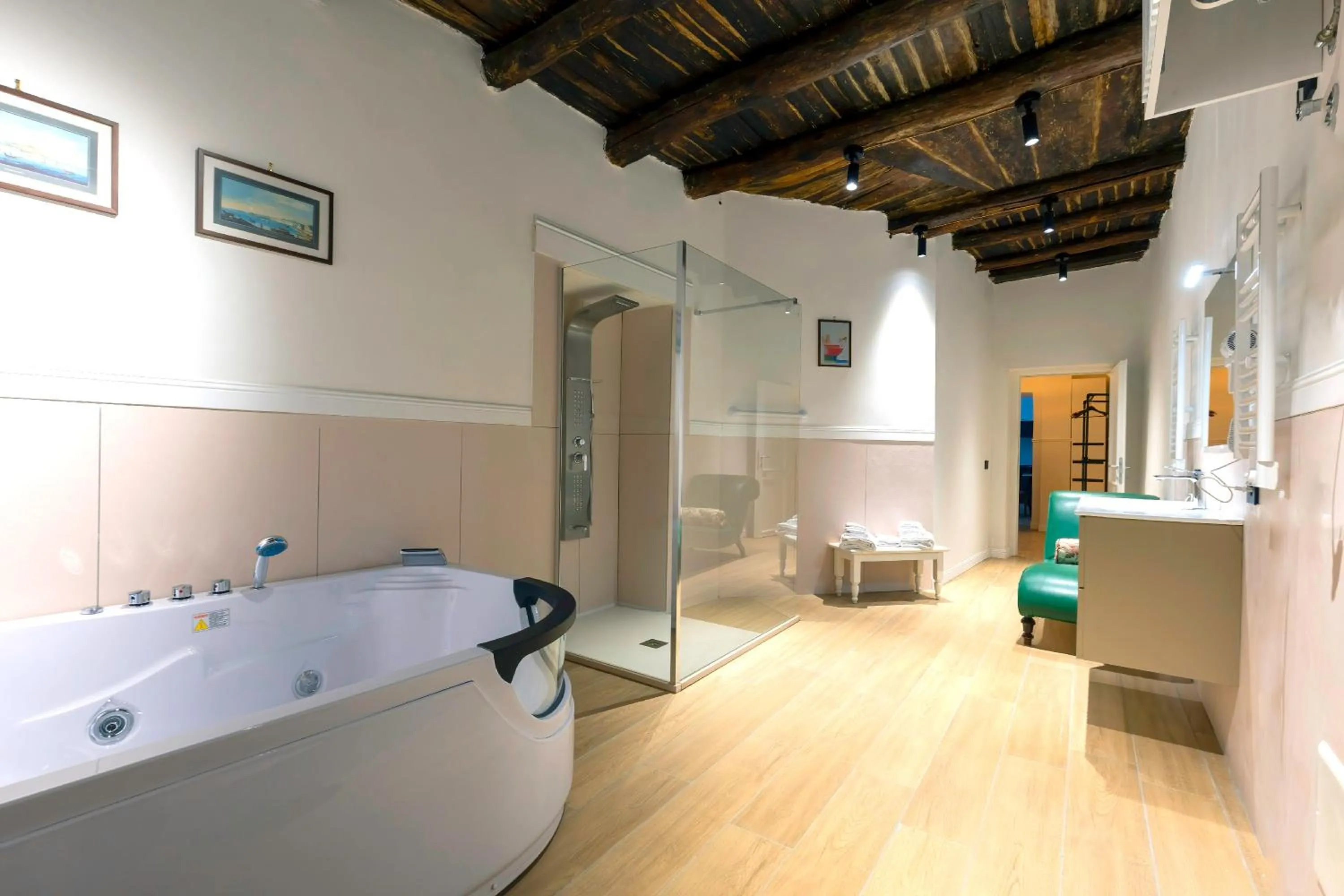Bathroom in Il Tesoro Smart Suite & SPA