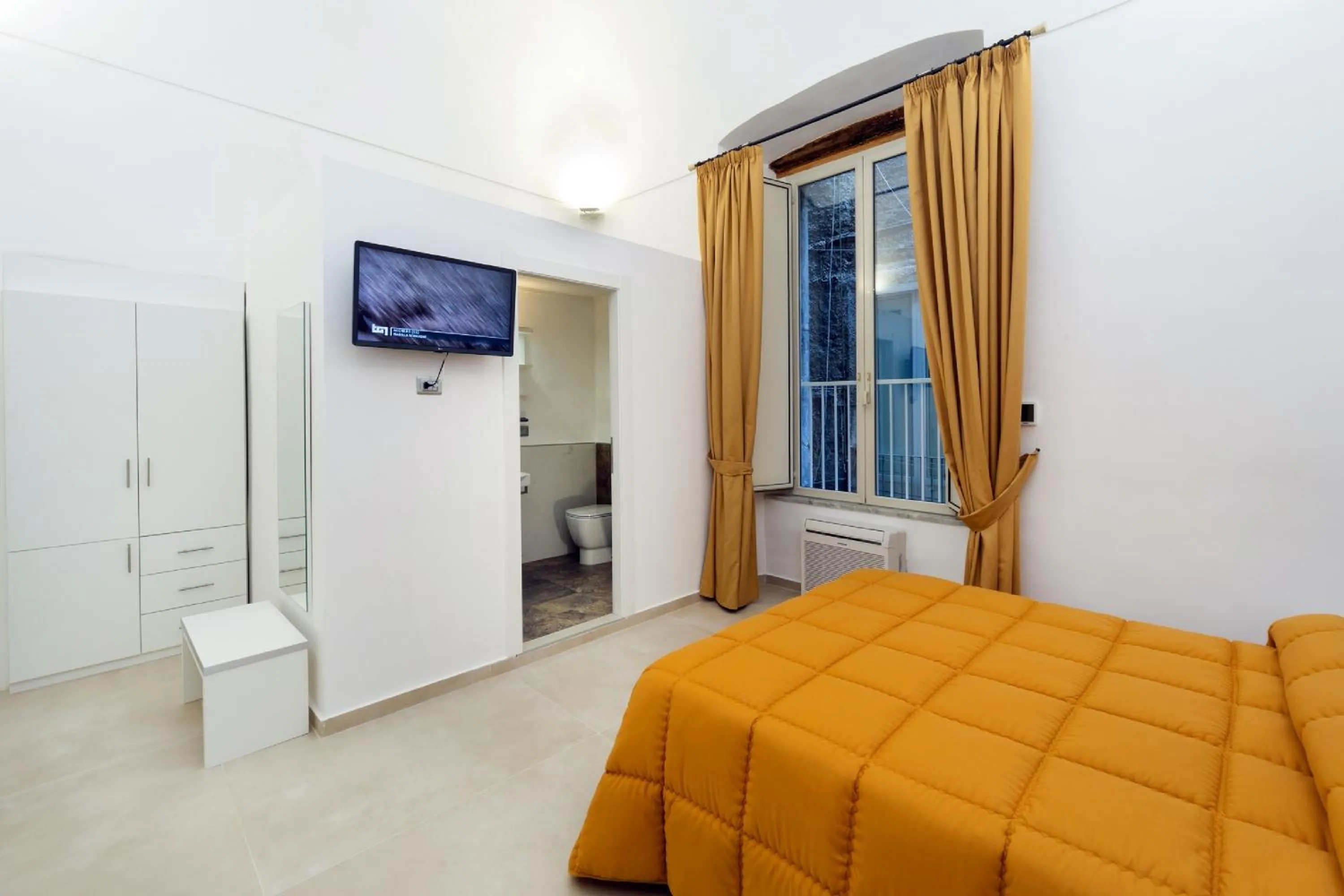 Bedroom, Bed in Il Tesoro Smart Suite & SPA